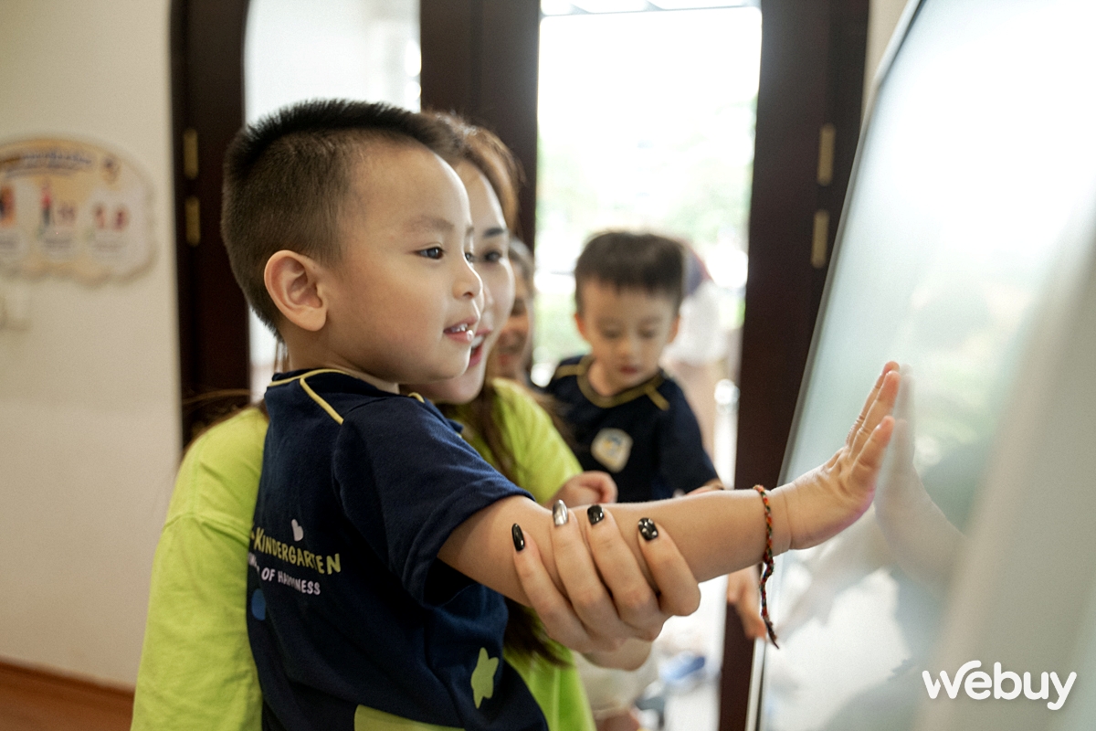 Bảng tương tác Samsung Flip Pro: Trải nghiệm mới lạ, hứa hẹn thay thế “bảng đen, phấn trắng” trong trường học - Ảnh 14. Bảng tương tác Samsung Flip Pro: Trải nghiệm mới lạ, hứa hẹn thay thế “bảng đen, phấn trắng” trong trường học - Ảnh 14.