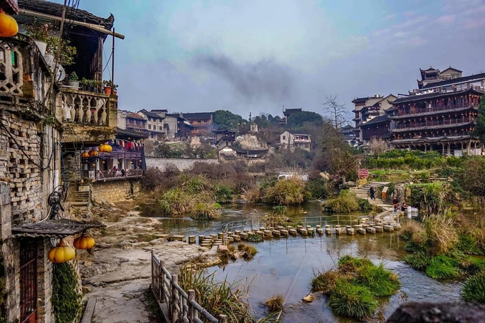 Thị trấn nằm chênh vênh bên thác nước suốt 2.000 năm vẫn không đổ, bí mật nằm ở đâu? - Ảnh 3. Thị trấn nằm chênh vênh bên thác nước suốt 2.000 năm vẫn không đổ, bí mật nằm ở đâu? - Ảnh 3.