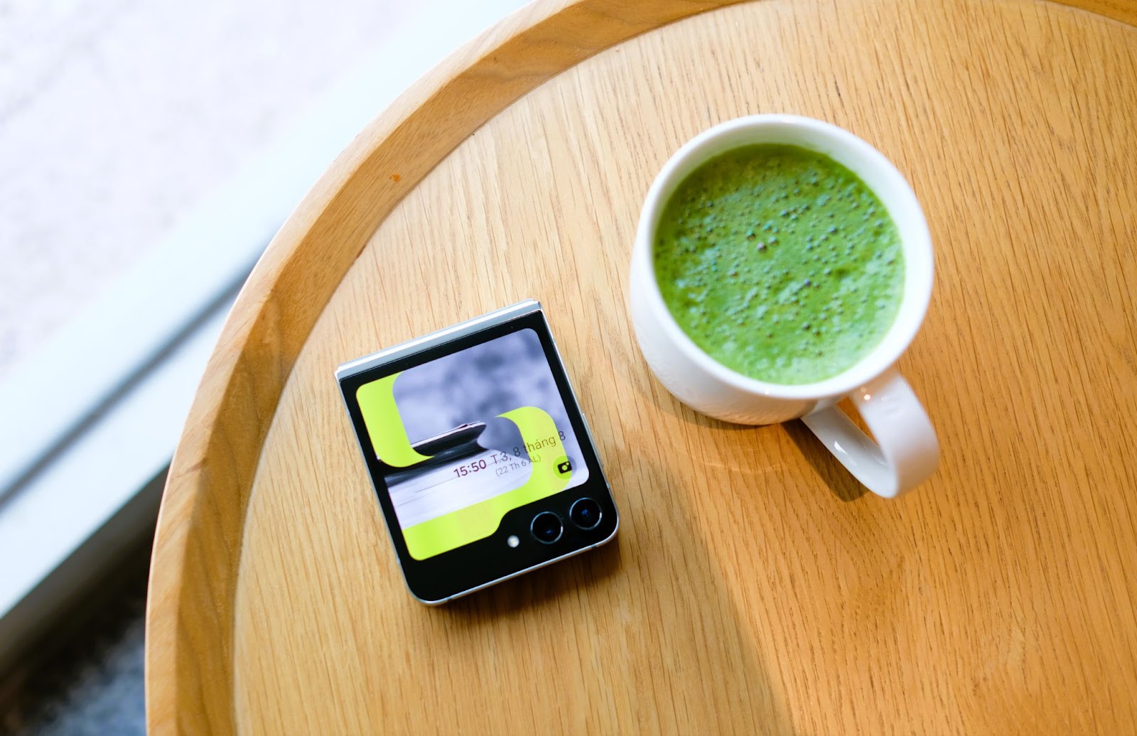 Đ&aacute;nh gi&aacute; chi tiết Galaxy Z Flip5: Smartphone 'vỏ s&ograve;' đ&aacute;ng mua nhất hiện nay - Ảnh 3.