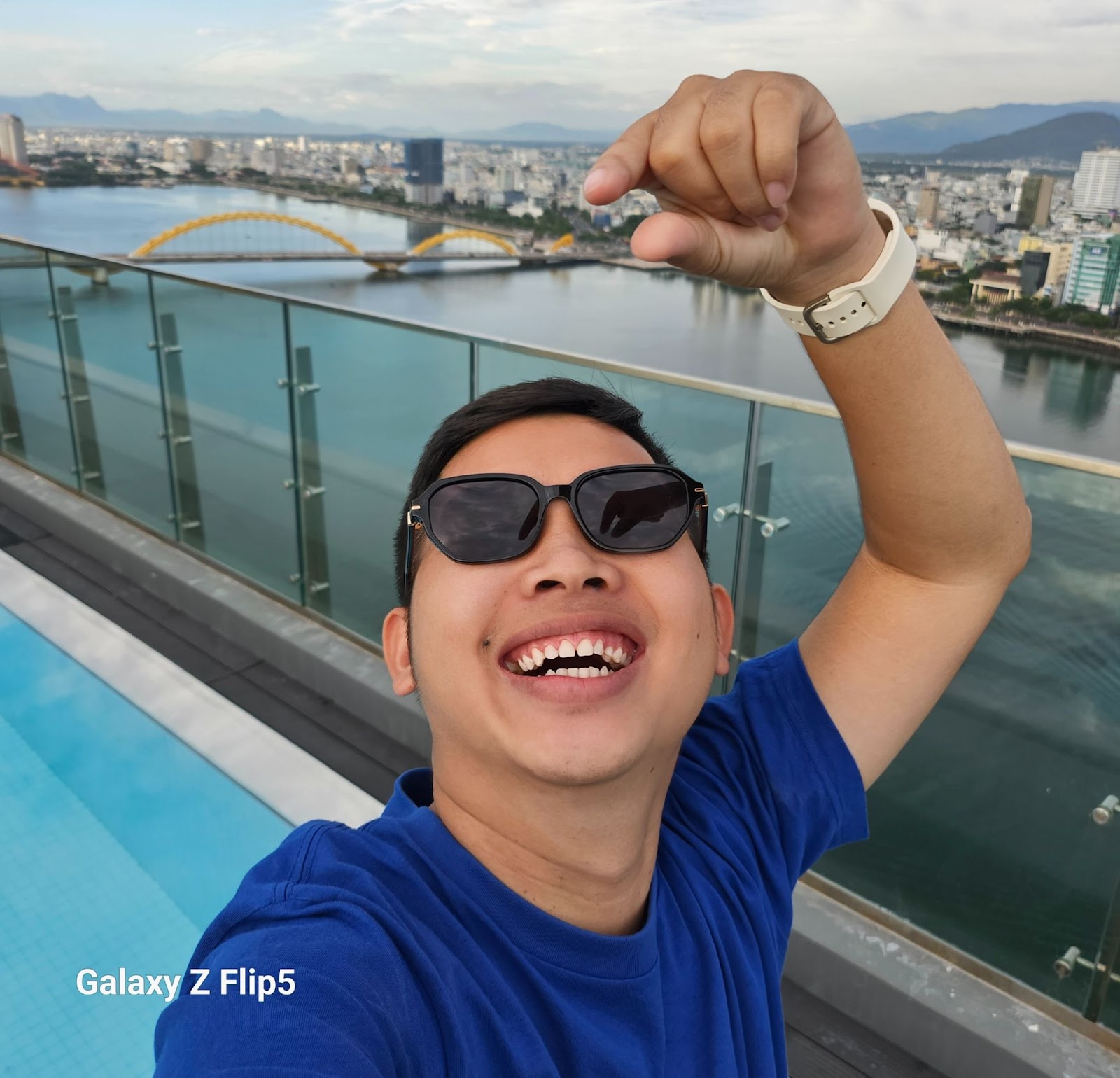 Đ&aacute;nh gi&aacute; chi tiết Galaxy Z Flip5: Smartphone 'vỏ s&ograve;' đ&aacute;ng mua nhất hiện nay - Ảnh 11.