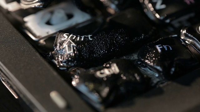 5 lý do tại sao không nên để laptop tiếp xúc trực tiếp với ánh Mặt Trời - Ảnh 3. 5 lý do tại sao không nên để laptop tiếp xúc trực tiếp với ánh Mặt Trời - Ảnh 3.