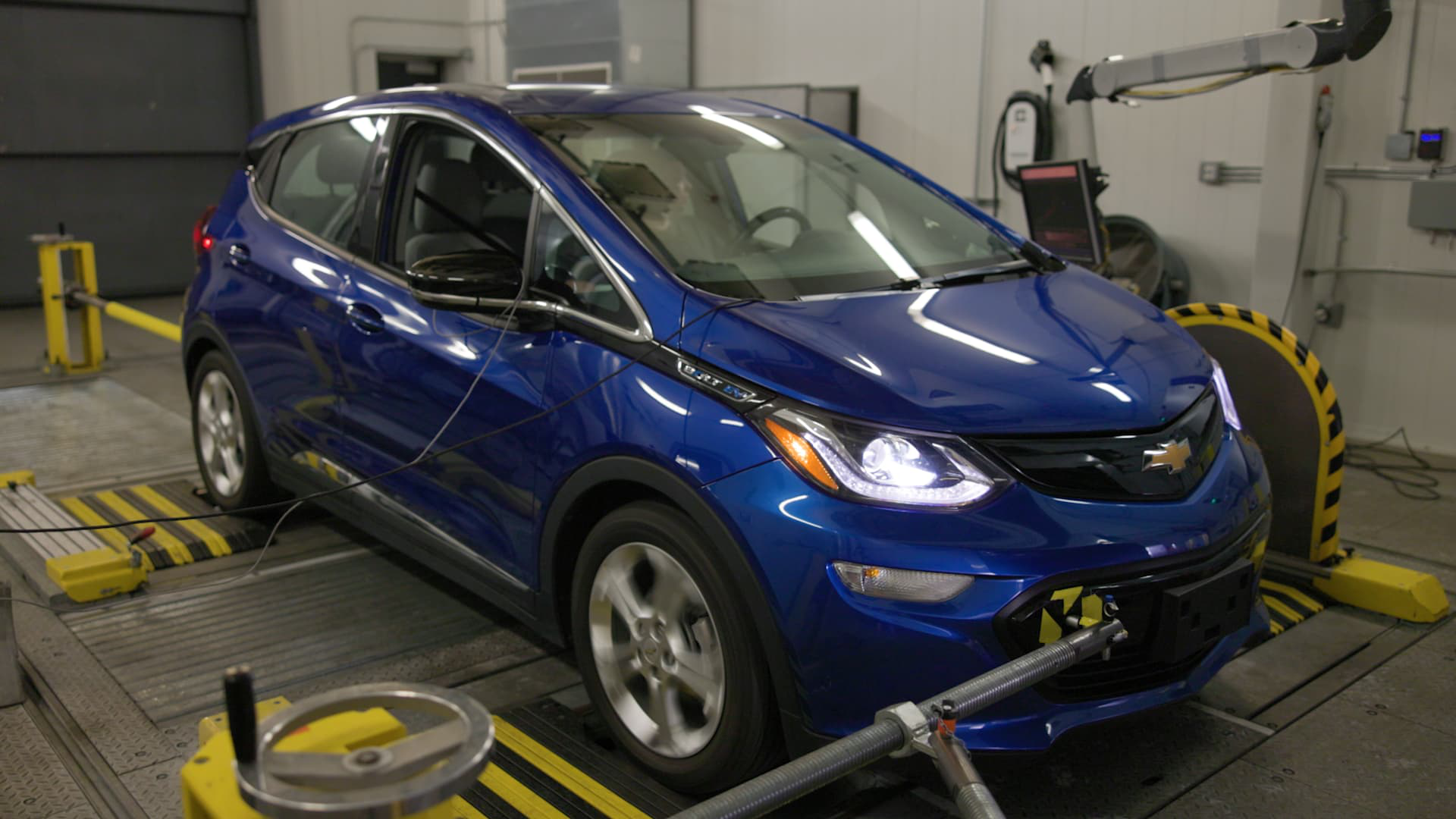 Vì sao Mỹ chấm VinFast VF 9 đi quãng đường xa hơn châu Âu chấm? - Ảnh 3. Vì sao Mỹ chấm VinFast VF 9 đi quãng đường xa hơn châu Âu chấm? - Ảnh 3.