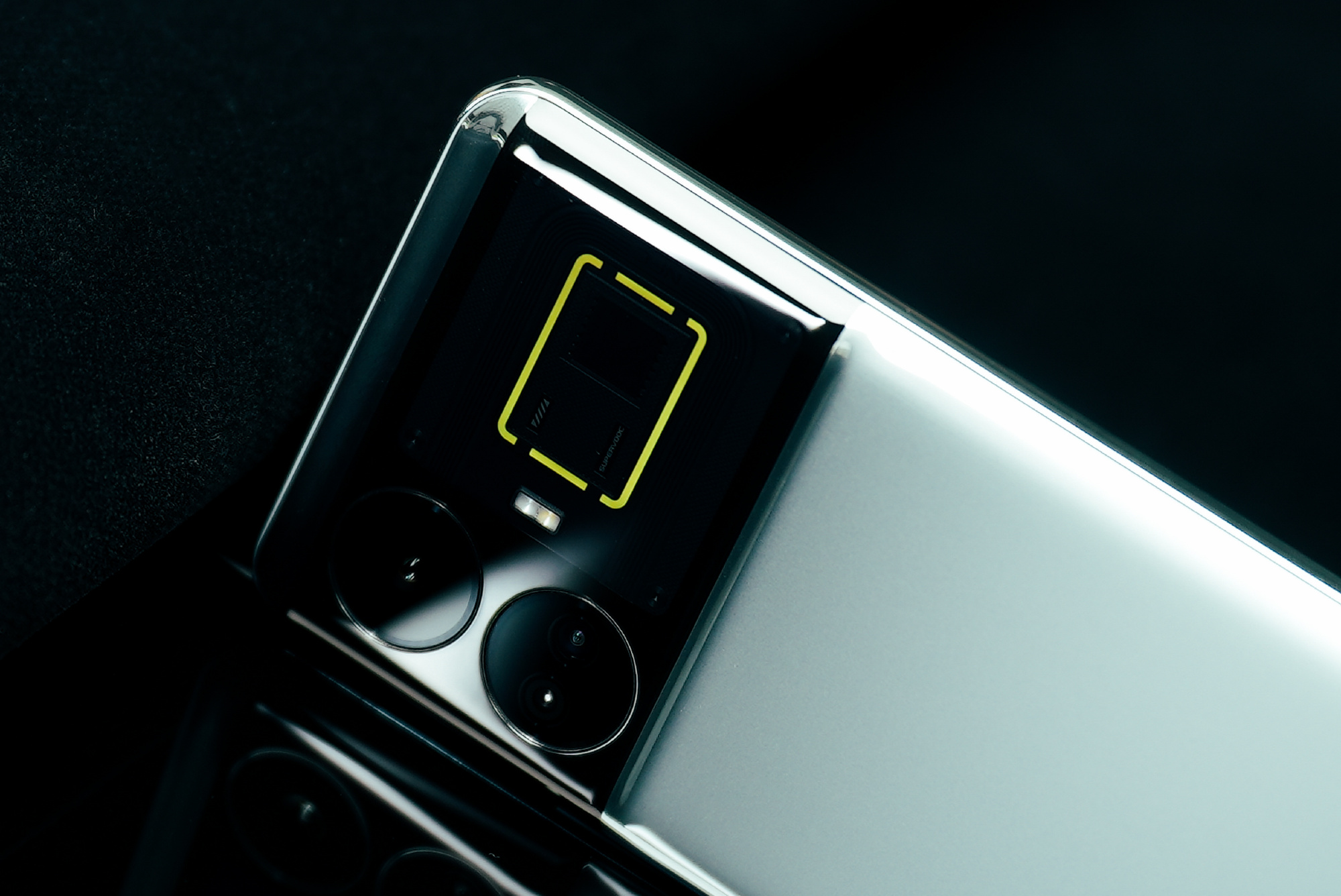 realme ra mắt smartphone sạc 240W, chip Snapdragon 8 Gen 2, RAM 24GB, giá chưa tới 13 triệu đồng - Ảnh 5. realme ra mắt smartphone sạc 240W, chip Snapdragon 8 Gen 2, RAM 24GB, giá chưa tới 13 triệu đồng - Ảnh 5.