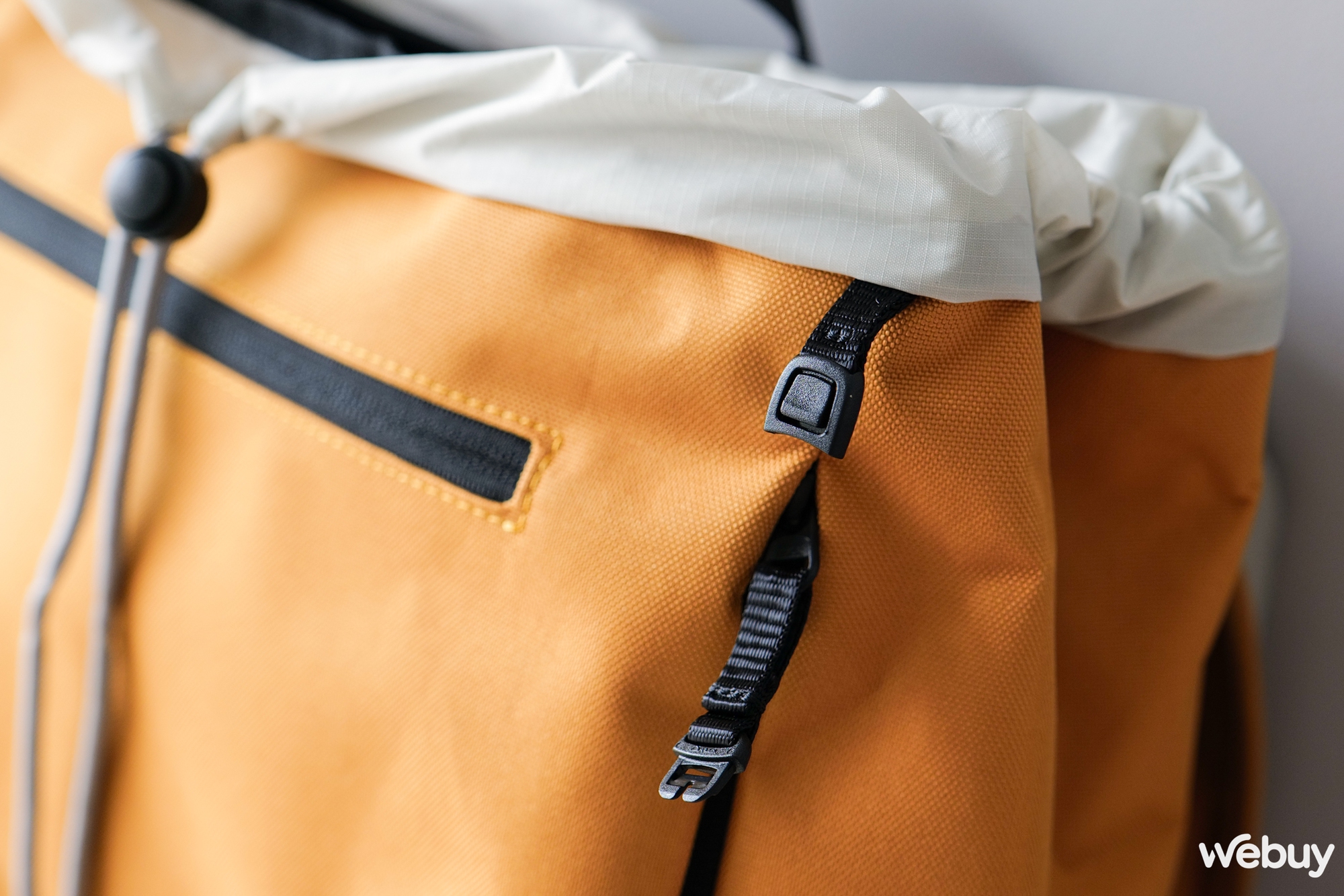 Balo Tomtoc thiết kế cổ điển, dung tích 22L siêu lớn đựng được cả thế giới - Ảnh 5. Balo Tomtoc thiết kế cổ điển, dung tích 22L siêu lớn đựng được cả thế giới - Ảnh 5.