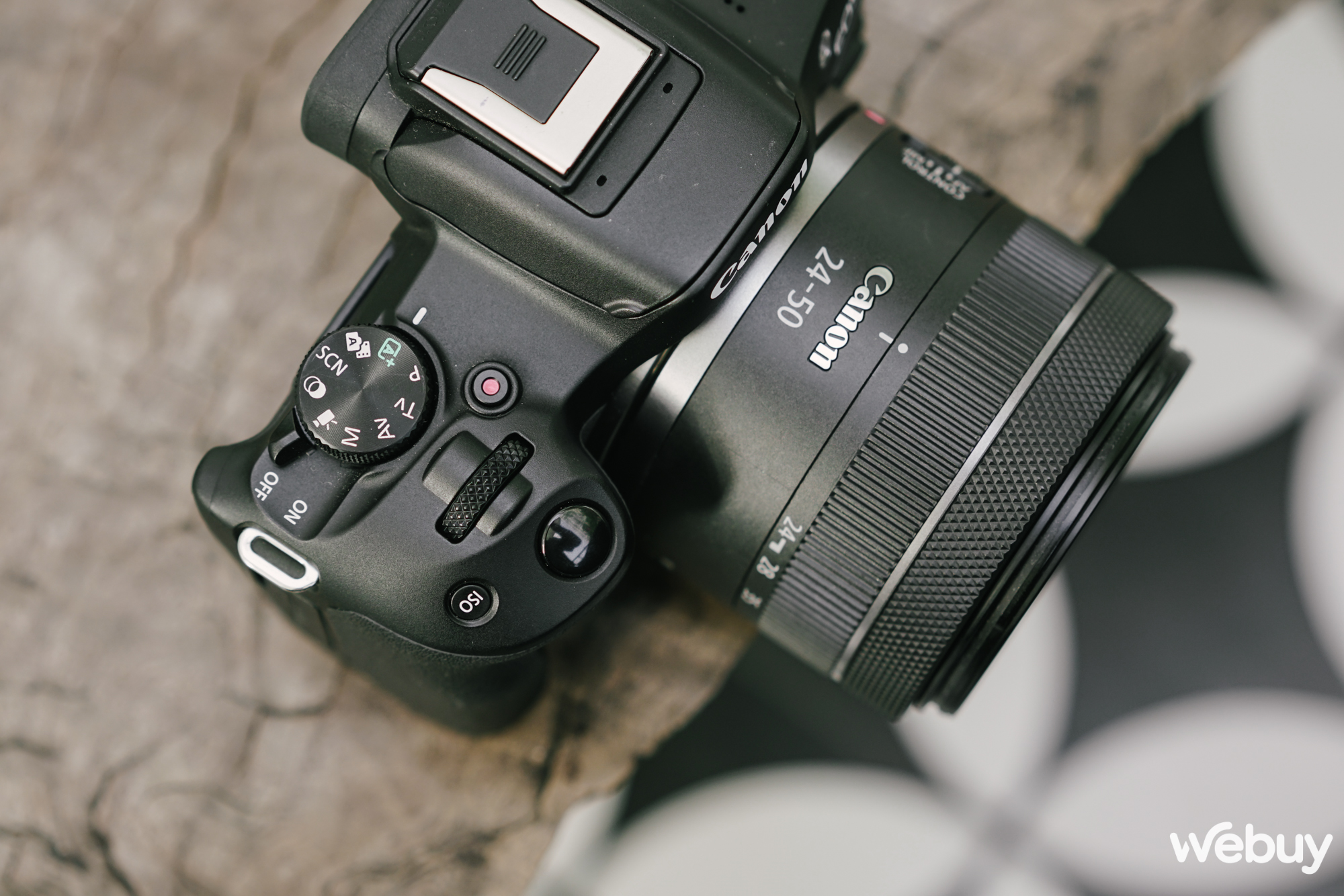 Trên tay máy ảnh Canon R50: Nhỏ gọn và thân thiện với người mới học chụp - Ảnh 4. Trên tay máy ảnh Canon R50: Nhỏ gọn và thân thiện với người mới học chụp - Ảnh 4.