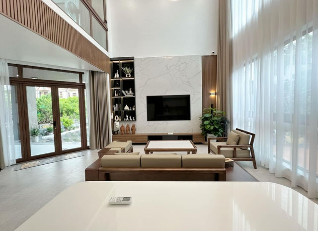 Từng gặp biến cố khiến bố mẹ trả nợ thay, 11 năm sau cô gái Nam Định báo hiếu bằng căn nhà 7 tỷ - Ảnh 5. Từng gặp biến cố khiến bố mẹ trả nợ thay, 11 năm sau cô gái Nam Định báo hiếu bằng căn nhà 7 tỷ - Ảnh 5.