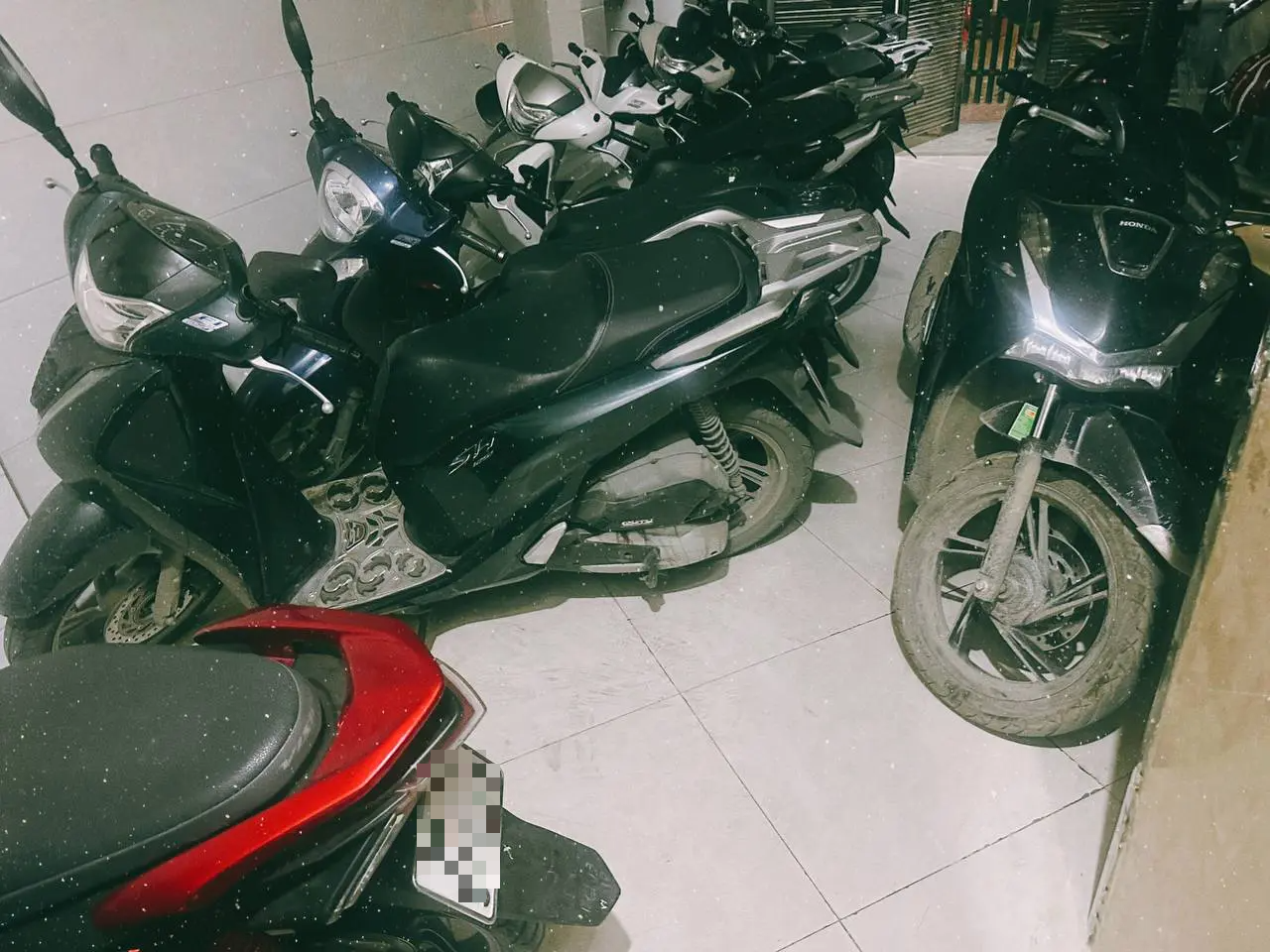 Nhiều chủ chung cư mini quyết liệt cấm xe điện sau vụ cháy chung cư mini khiến 56 người tử vong - Ảnh 1. Nhiều chủ chung cư mini quyết liệt cấm xe điện sau vụ cháy chung cư mini khiến 56 người tử vong - Ảnh 1.