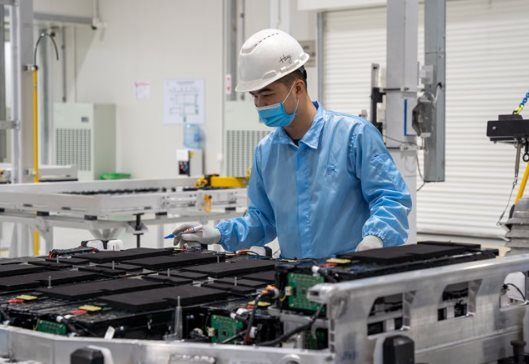 Trong chiến lược "3 ch&acirc;n kiềng" của Vingroup, Pin xe điện Vinfast đang được sản xuất như thế n&agrave;o? - Ảnh 3.