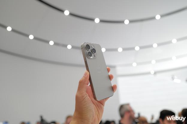 photo-1695112454239 photo-1695112454239