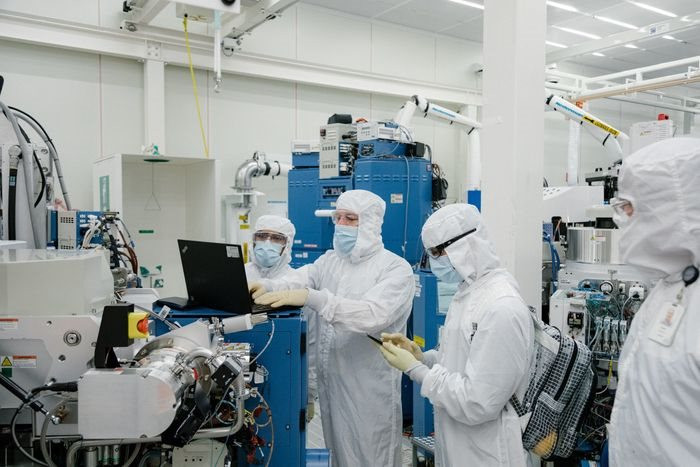 C&ocirc;ng ty đứng sau th&agrave;nh c&ocirc;ng của một loạt &lsquo;g&atilde; khổng lồ&rsquo; chip: Đầu tư 4 tỷ USD cho 1 trung t&acirc;m nghi&ecirc;n cứu, gi&uacute;p qu&aacute; tr&igrave;nh tạo chip nhanh hơn 30% - Ảnh 2.