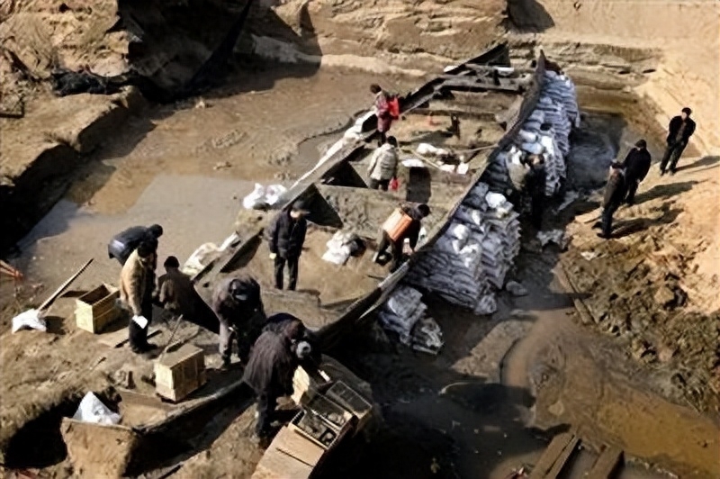 Đào trúng tàu chở đồ cổ dài hơn 50m, toàn bộ hiện trường lập tức bị cảnh sát phong toả nghiêm ngặt - Ảnh 1. Đào trúng tàu chở đồ cổ dài hơn 50m, toàn bộ hiện trường lập tức bị cảnh sát phong toả nghiêm ngặt - Ảnh 1.