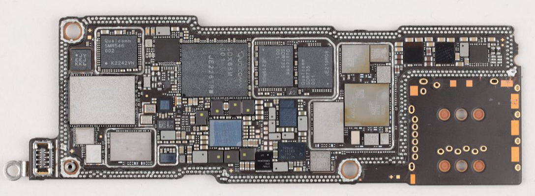 Bên trong iPhone 15 ẩn giấu một thất bại bí mật của Apple, tốn hàng tỷ USD vẫn chưa giải quyết được - Ảnh 2. Bên trong iPhone 15 ẩn giấu một thất bại bí mật của Apple, tốn hàng tỷ USD vẫn chưa giải quyết được - Ảnh 2.