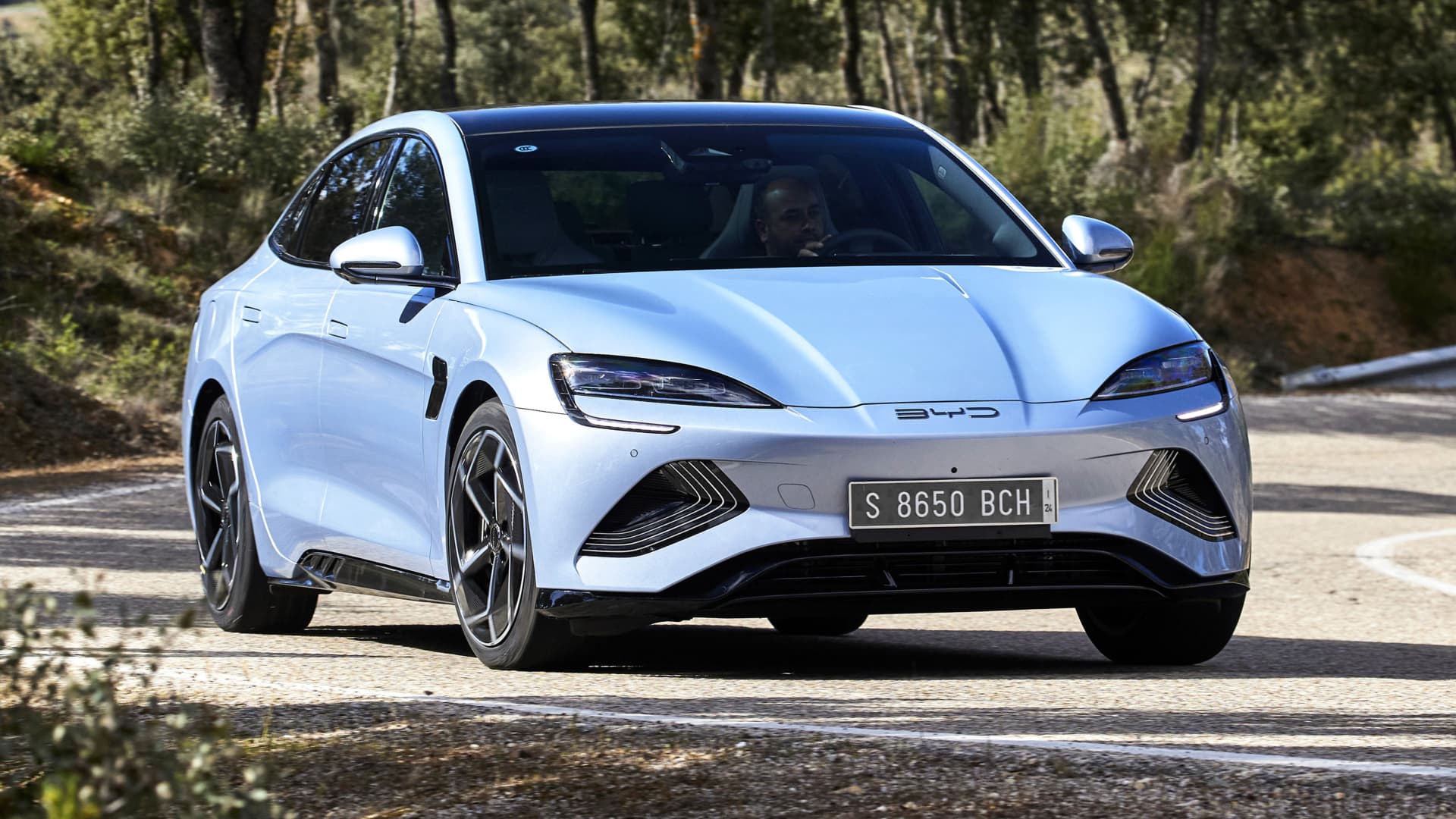 Với số bằng sáng chế gấp Tesla 16 lần, BYD làm được 1 việc mà vua xe điện không thể - Ảnh 2. Với số bằng sáng chế gấp Tesla 16 lần, BYD làm được 1 việc mà vua xe điện không thể - Ảnh 2.