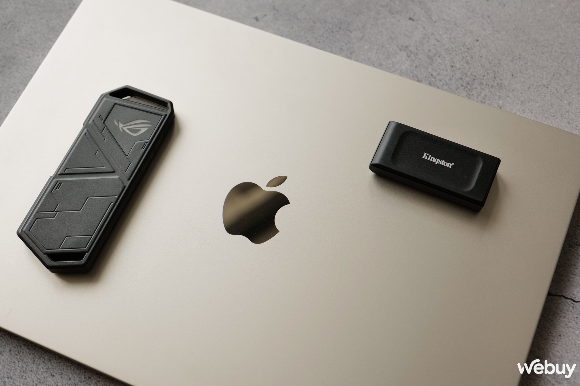 Đánh giá ổ cứng SSD di động Kingston XS1000 2TB: Lưu trữ cả thế giới trong lòng bàn tay - Ảnh 4. Đánh giá ổ cứng SSD di động Kingston XS1000 2TB: Lưu trữ cả thế giới trong lòng bàn tay - Ảnh 4.