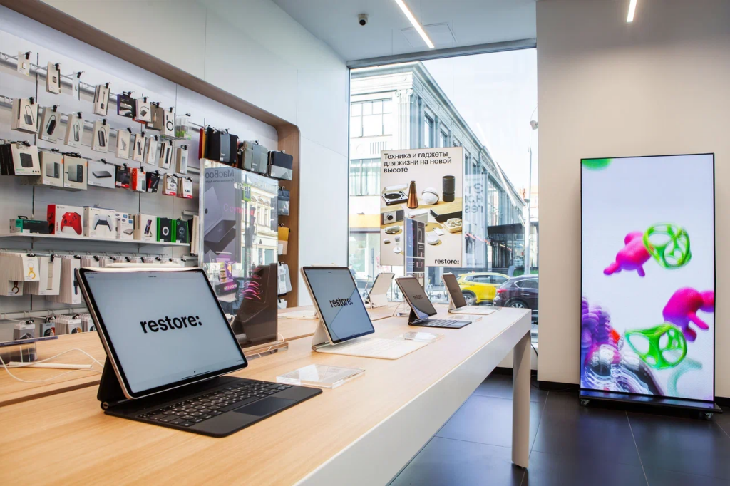 Người Nga có mua được iPhone 15 không và nếu có thì phải "trả giá" ra sao? - Ảnh 1. Người Nga có mua được iPhone 15 không và nếu có thì phải "trả giá" ra sao? - Ảnh 1.