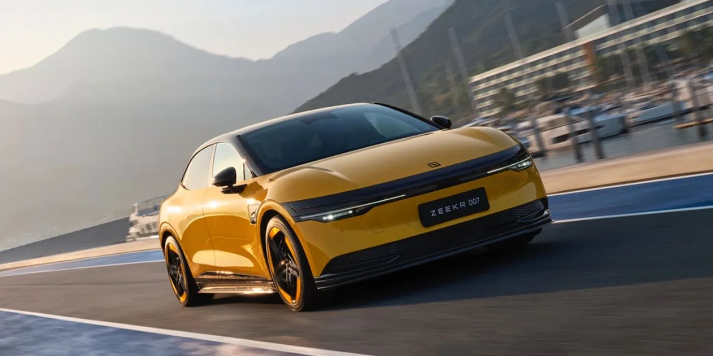 Mẫu sedan điện Trung Quốc vừa tr&igrave;nh l&agrave;ng đ&atilde; g&acirc;y sốt: tốc độ sạc nhanh nhất thế giới, pin chịu nhiệt tới 1.000 độ C, gi&aacute; từ hơn 700 triệu đồng- Ảnh 1.