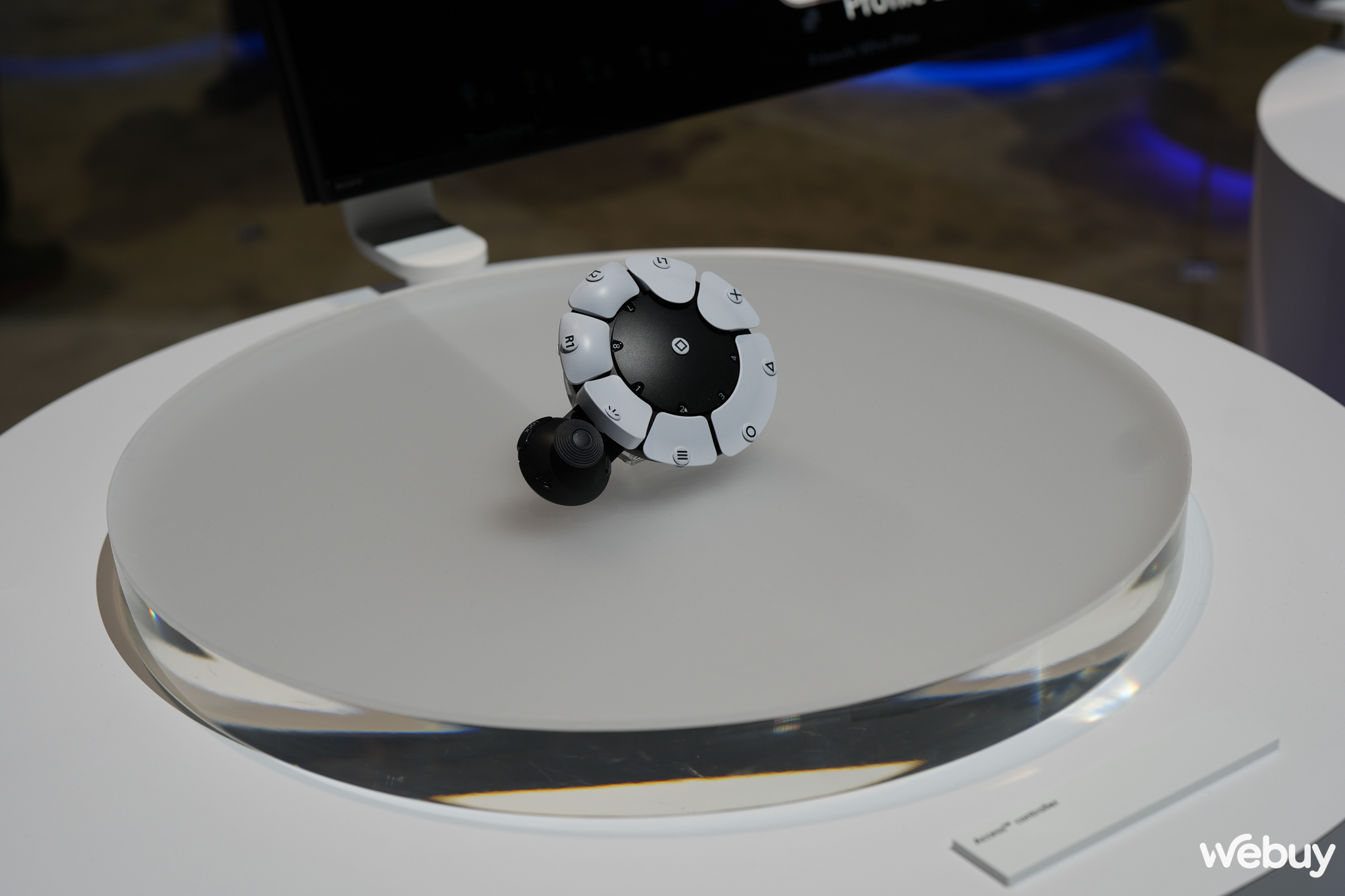 Sony mở quầy game tại CES 2024, trưng b&agrave;y PS5 m&agrave;u mới v&agrave; tay chơi game độc đ&aacute;o tr&ocirc;ng như đĩa b&aacute;nh tr&ocirc;i- Ảnh 3.