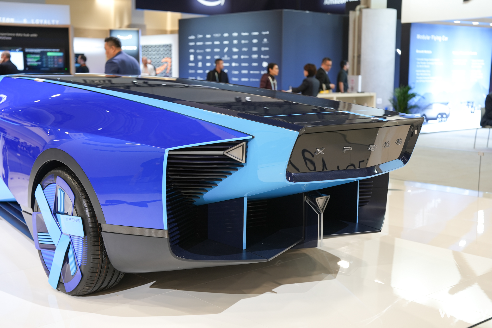 Cận cảnh xe điện bay Xpeng AeroHT tại CES 2024: Kiểu d&aacute;ng thể thao, c&aacute;nh quạt được giấu ho&agrave;n hảo trong th&acirc;n xe- Ảnh 8.