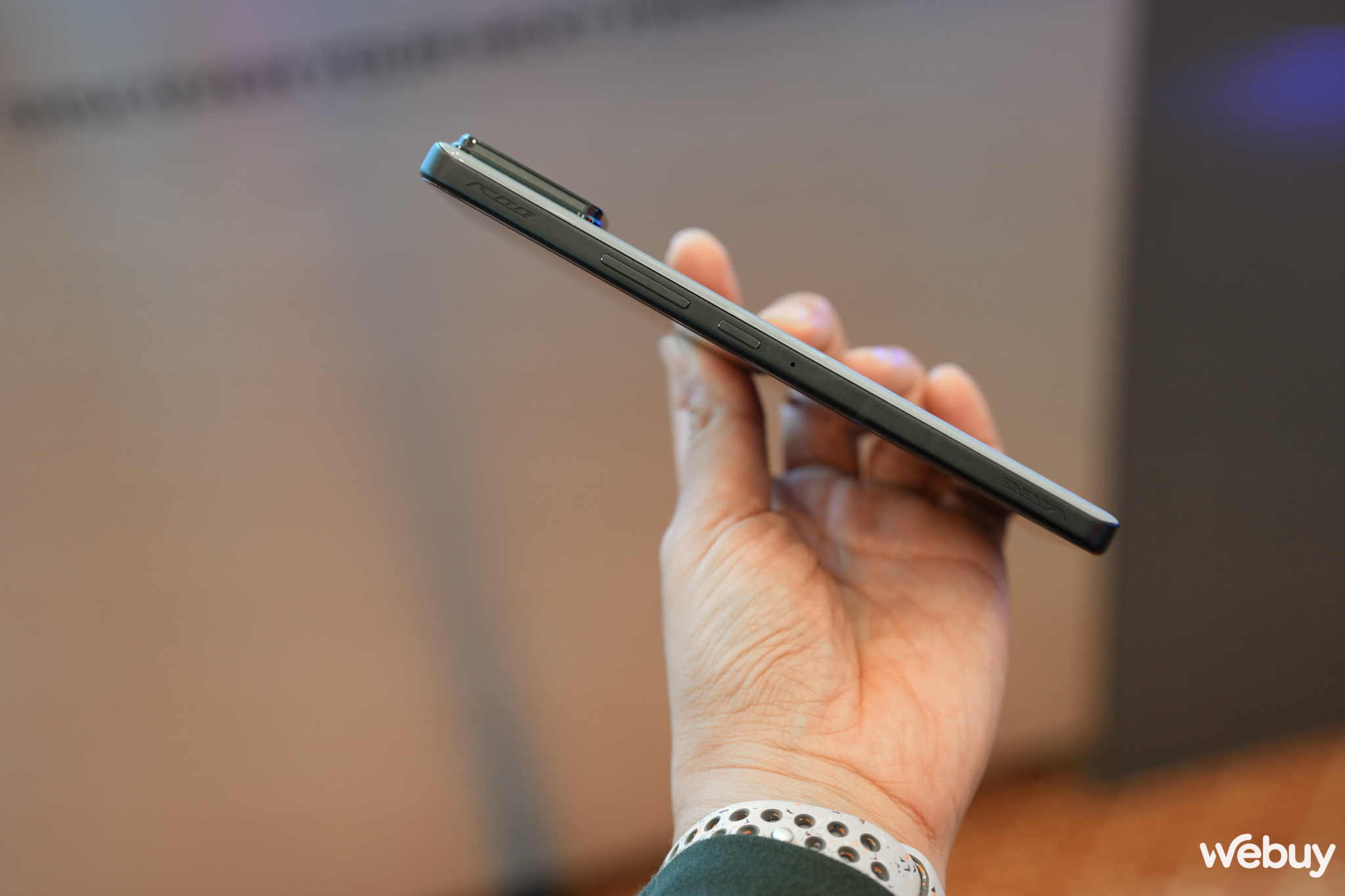 Cận cảnh smartphone chơi game giá đắt ngang iPhone 15 Pro Max- Ảnh 11. Cận cảnh smartphone chơi game giá đắt ngang iPhone 15 Pro Max- Ảnh 11.