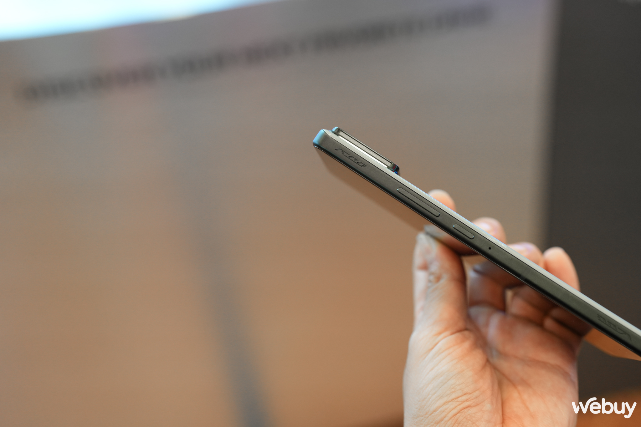 Cận cảnh smartphone chơi game giá đắt ngang iPhone 15 Pro Max- Ảnh 9. Cận cảnh smartphone chơi game giá đắt ngang iPhone 15 Pro Max- Ảnh 9.