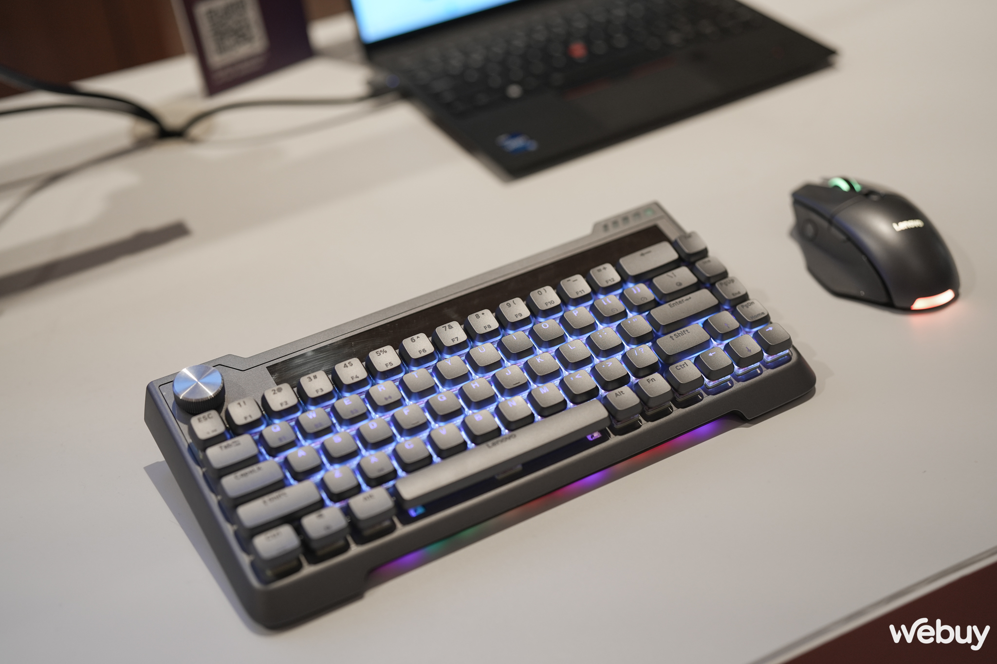 Độc lạ b&agrave;n ph&iacute;m v&agrave; chuột đến từ Lenovo: Muốn c&oacute; pin phải "quay tay"- Ảnh 1.