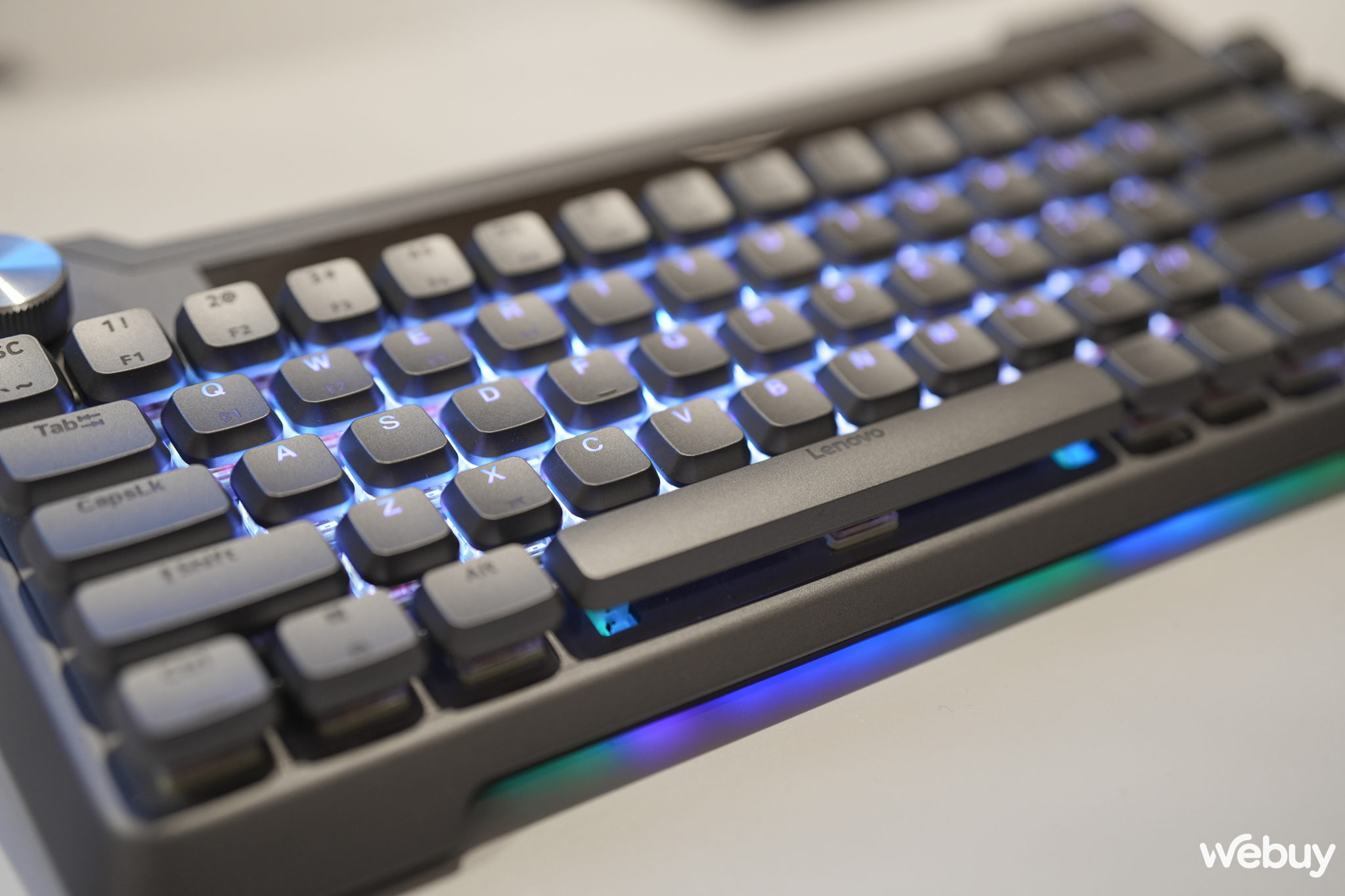 Độc lạ b&agrave;n ph&iacute;m v&agrave; chuột đến từ Lenovo: Muốn c&oacute; pin phải "quay tay"- Ảnh 4.