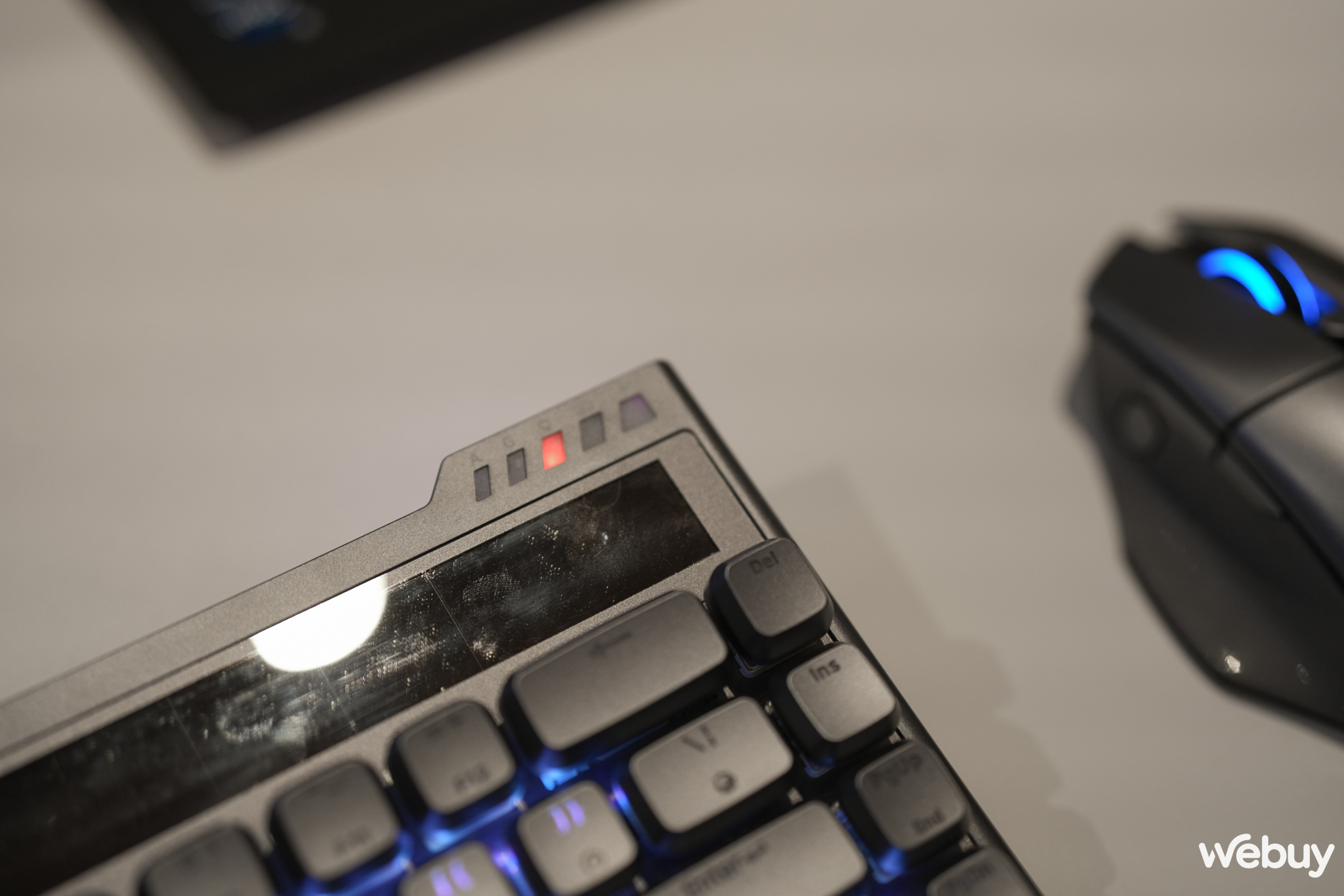 Độc lạ b&agrave;n ph&iacute;m v&agrave; chuột đến từ Lenovo: Muốn c&oacute; pin phải "quay tay"- Ảnh 2.