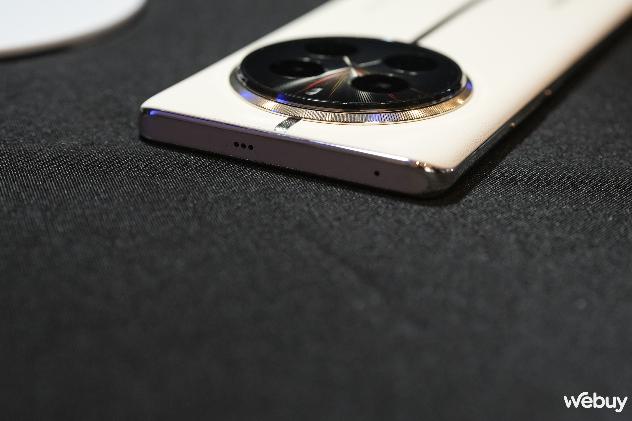 Tr&ecirc;n tay sớm realme 12 Pro+ tại CES 2024 với camera tiềm vọng 3x- Ảnh 8.