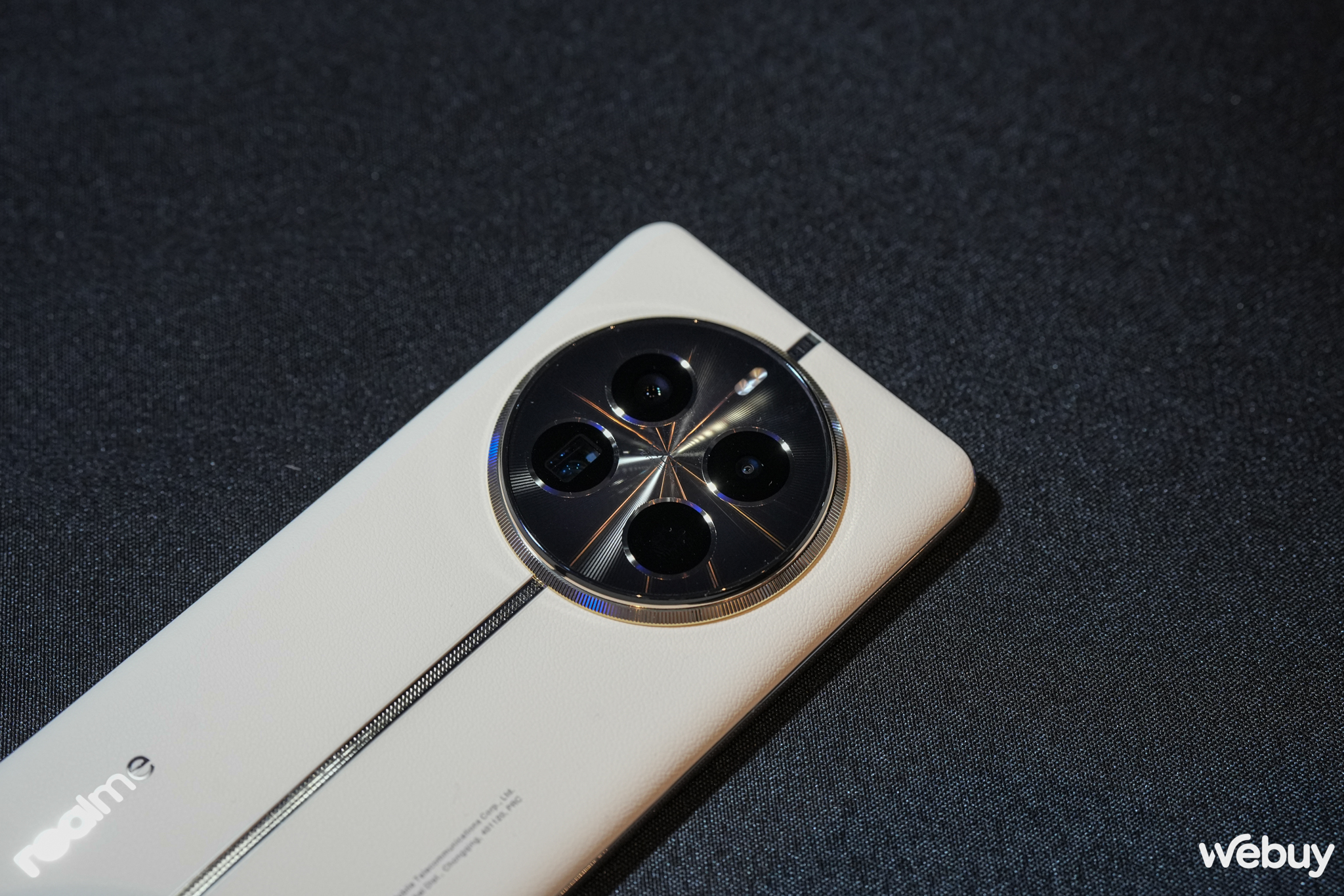 Tr&ecirc;n tay sớm realme 12 Pro+ tại CES 2024 với camera tiềm vọng 3x- Ảnh 5.