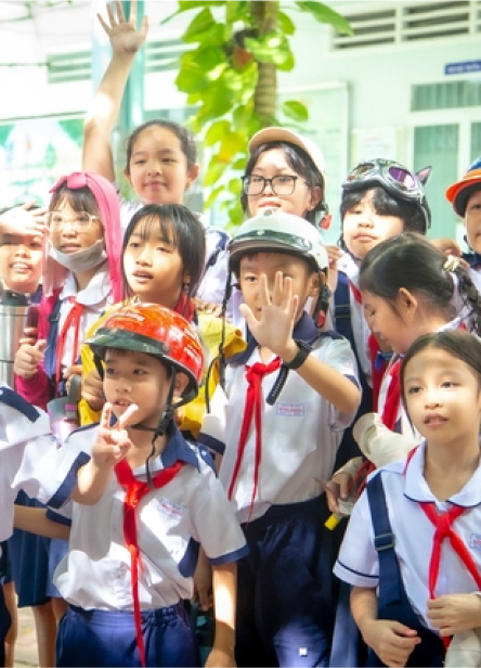 Thầy Hiệu trưởng già hơn 30 năm làm MC đám cưới để có tiền cho học trò nghèo: "Thầy Khiêm có show nhiều thì học trò được hưởng phước nhiều"- Ảnh 22. Thầy Hiệu trưởng già hơn 30 năm làm MC đám cưới để có tiền cho học trò nghèo: "Thầy Khiêm có show nhiều thì học trò được hưởng phước nhiều"- Ảnh 22.