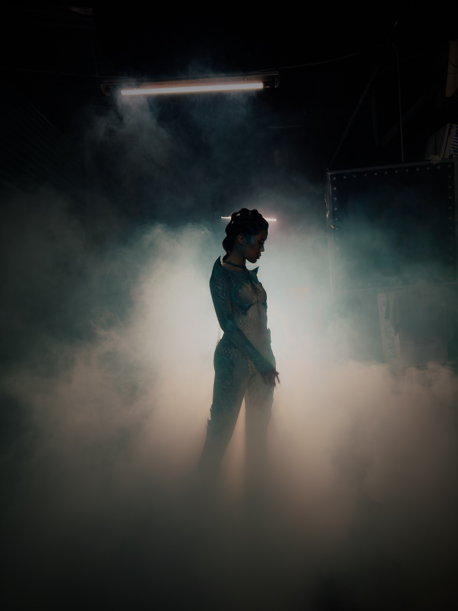 Phỏng vấn đạo diễn MV "Đừng l&agrave;m n&oacute; phức tạp" của tlinh quay bằng iPhone 15 Pro: &Iacute;t phụ kiện v&agrave; n&uacute;t bấm gi&uacute;p ta thoả th&iacute;ch s&aacute;ng tạo hơn- Ảnh 5.