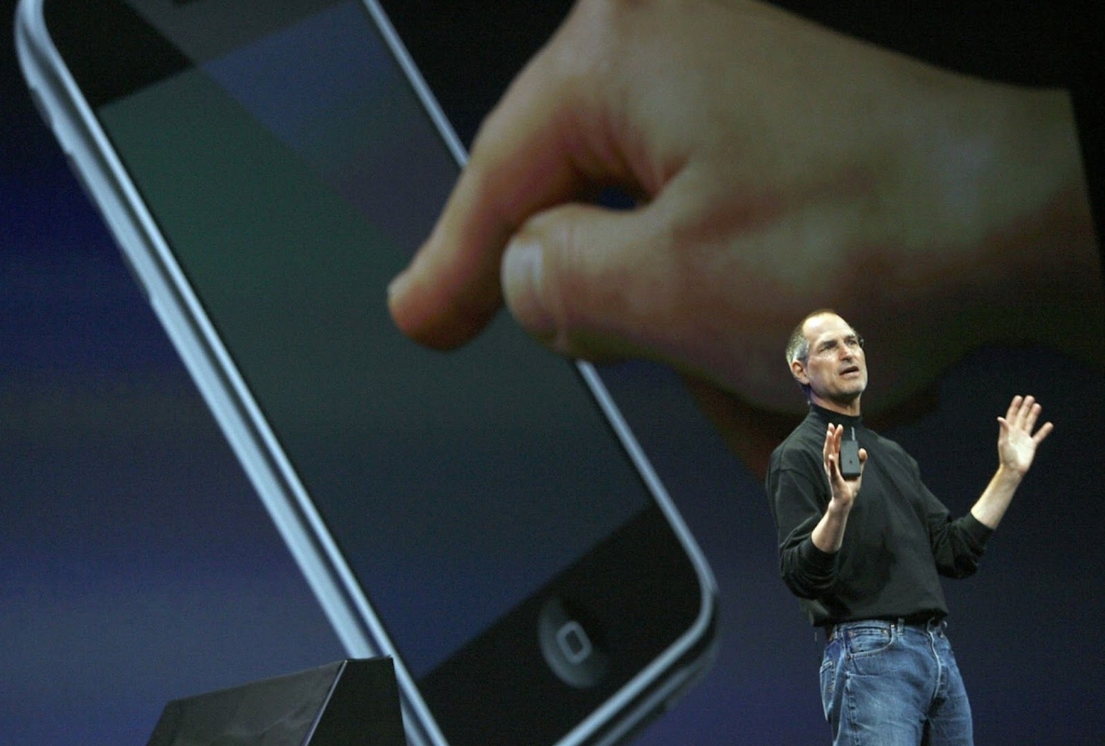 Ra &aacute;n tử cho n&oacute; từ ng&agrave;y đầu ti&ecirc;n, Apple đang dần nhận ra c&oacute; thứ n&agrave;y tr&ecirc;n iPhone vẫn l&agrave; tốt hơn- Ảnh 2.