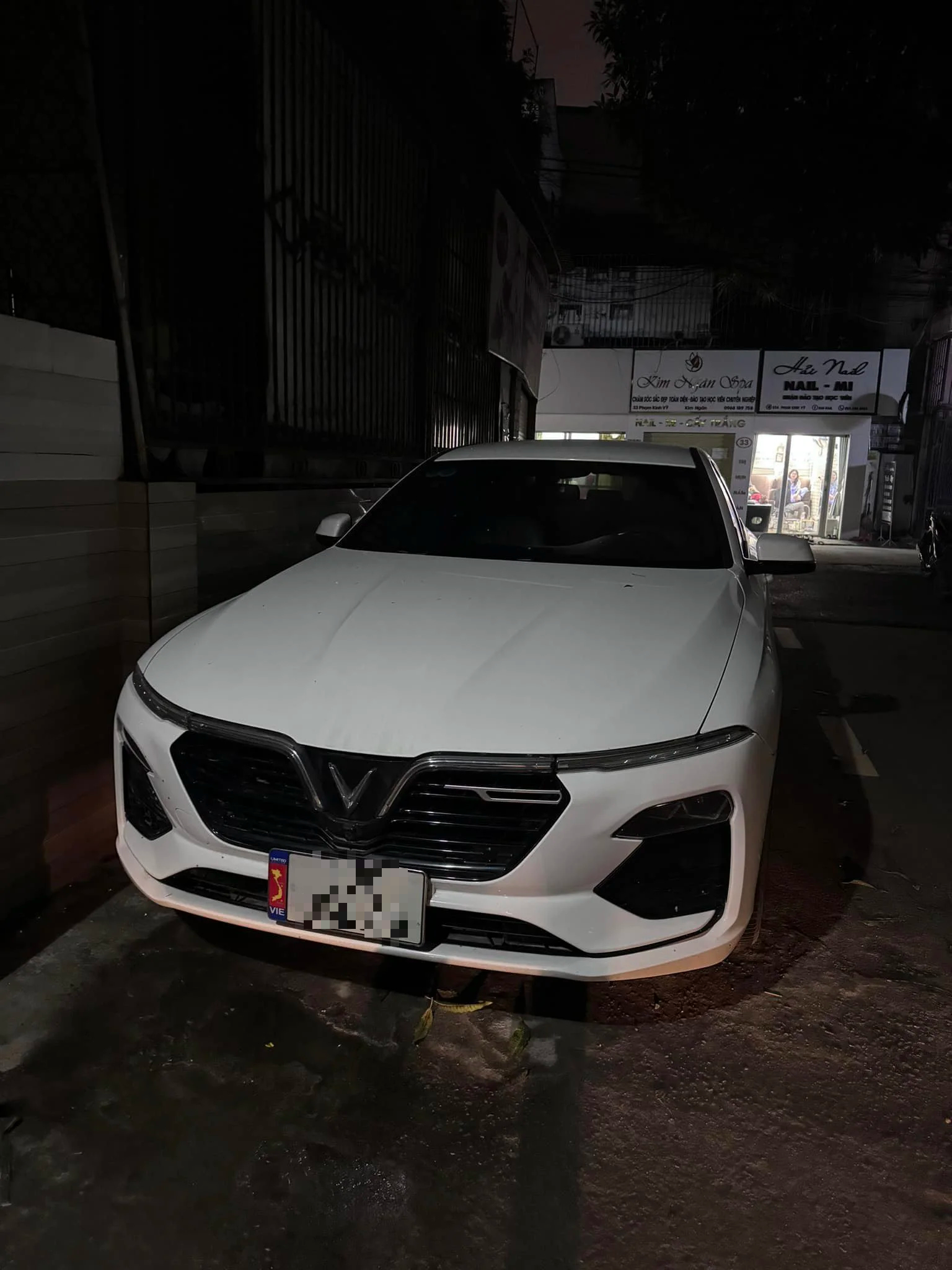 Mua VinFast Lux A2.0 từng phải bỏ ra hơn 1,3 tỷ đồng, nay sang tay giá chỉ ngang mẫu xe 'quốc dân'- Ảnh 9. Mua VinFast Lux A2.0 từng phải bỏ ra hơn 1,3 tỷ đồng, nay sang tay giá chỉ ngang mẫu xe 'quốc dân'- Ảnh 9.