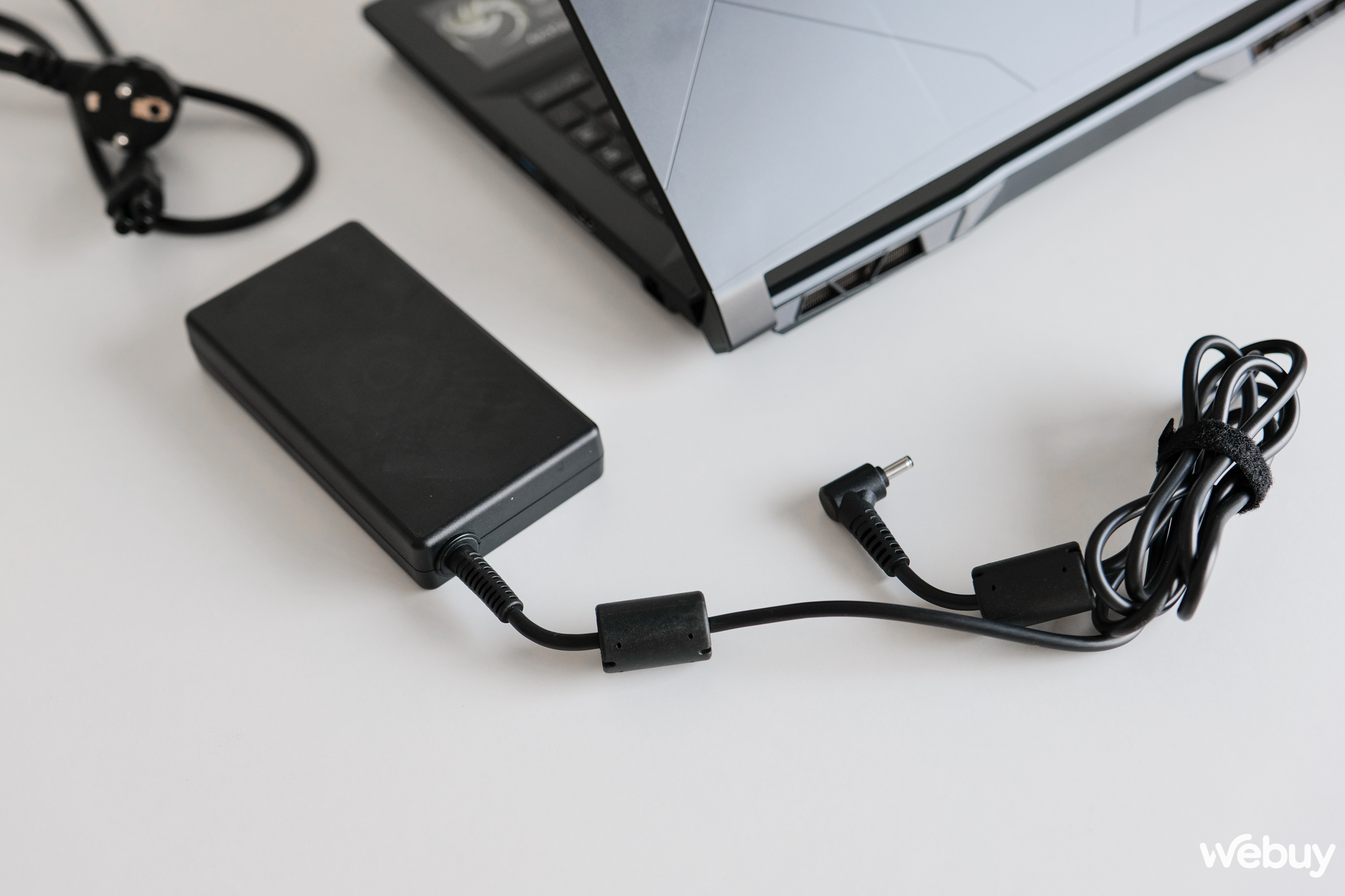 Dùng thử MSI Bravo 15 C7V: Laptop chơi game chạy đua công nghệ với mức giá hợp lý- Ảnh 2. Dùng thử MSI Bravo 15 C7V: Laptop chơi game chạy đua công nghệ với mức giá hợp lý- Ảnh 2.