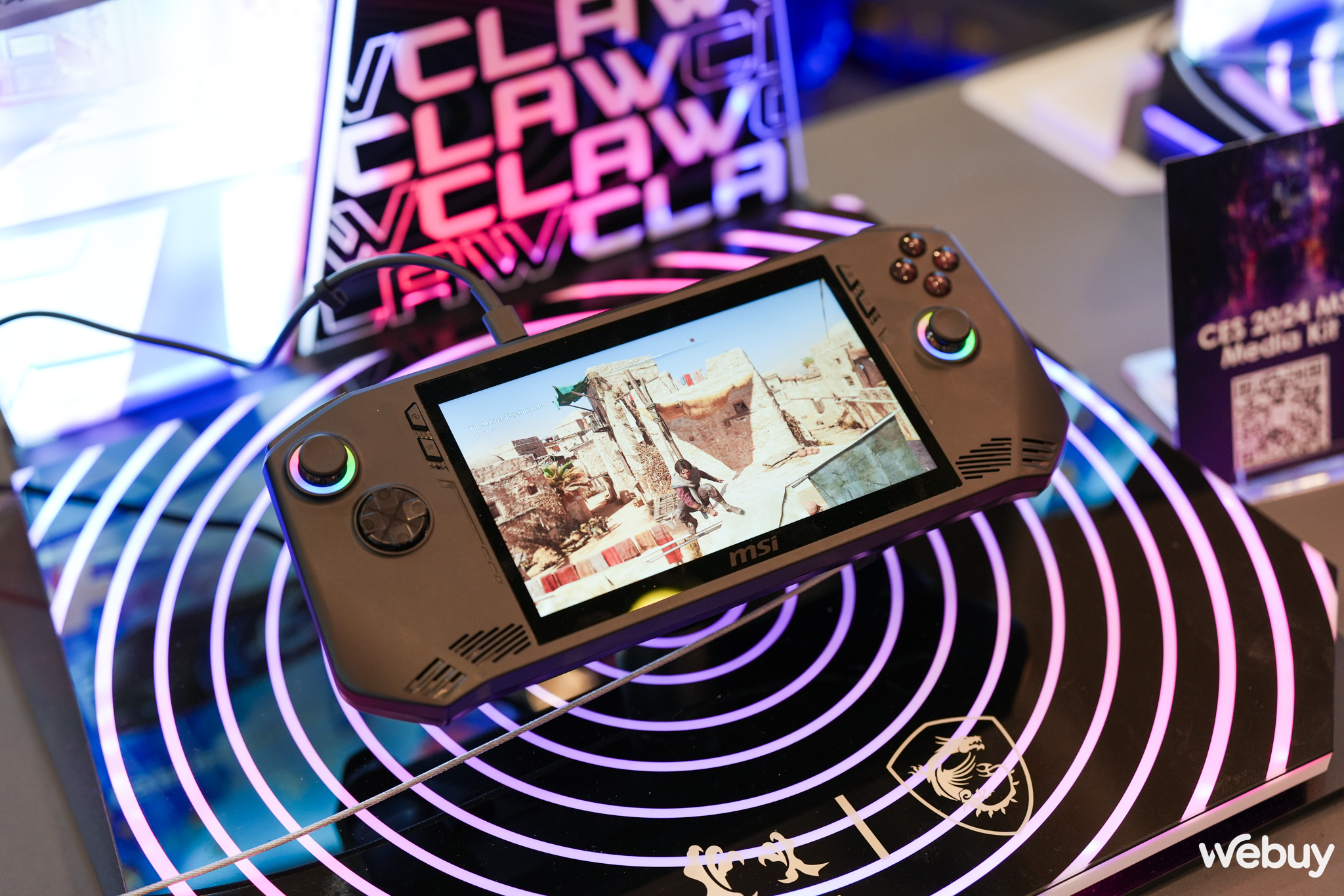 Tr&ecirc;n tay MSI Claw: D&ugrave;ng chip Intel thay v&igrave; AMD, m&aacute;y chơi game PC cầm tay mới n&agrave;y c&oacute; g&igrave; đặc biệt?- Ảnh 5.