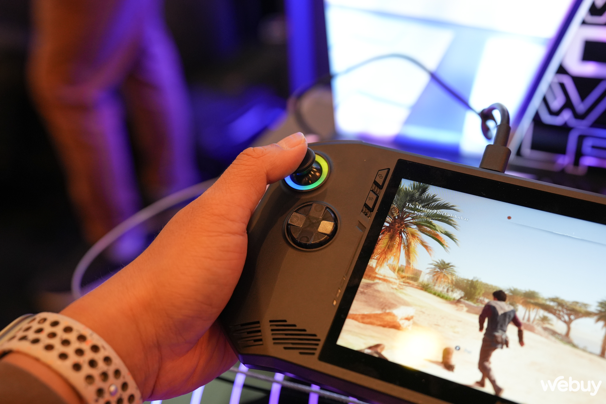 Tr&ecirc;n tay MSI Claw: D&ugrave;ng chip Intel thay v&igrave; AMD, m&aacute;y chơi game PC cầm tay mới n&agrave;y c&oacute; g&igrave; đặc biệt?- Ảnh 13.