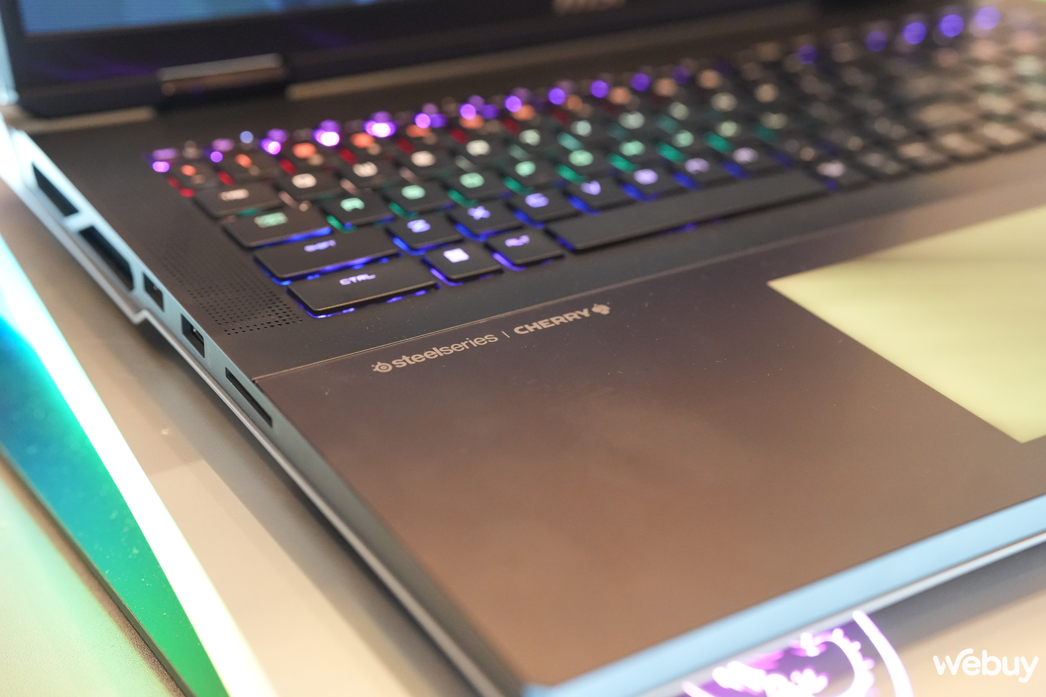 Có giá bán tới 121 triệu đồng, loạt laptop gaming mới của MSI sở hữu cấu hình mạnh cỡ nào mà đắt đến vậy?- Ảnh 4. Có giá bán tới 121 triệu đồng, loạt laptop gaming mới của MSI sở hữu cấu hình mạnh cỡ nào mà đắt đến vậy?- Ảnh 4.