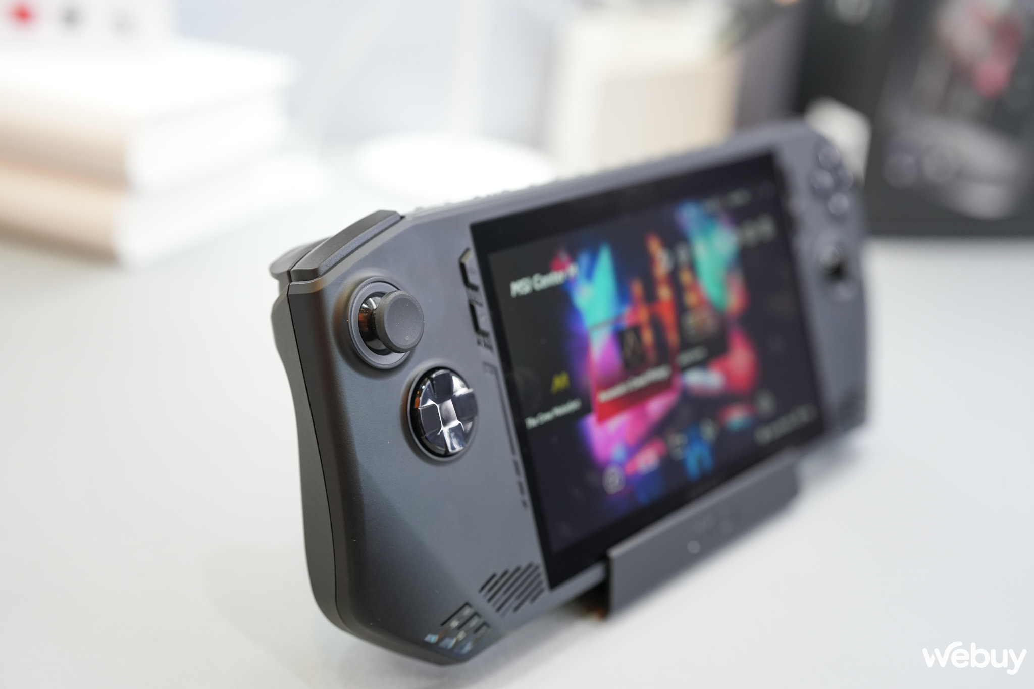 Tr&ecirc;n tay MSI Claw: D&ugrave;ng chip Intel thay v&igrave; AMD, m&aacute;y chơi game PC cầm tay mới n&agrave;y c&oacute; g&igrave; đặc biệt?- Ảnh 14.