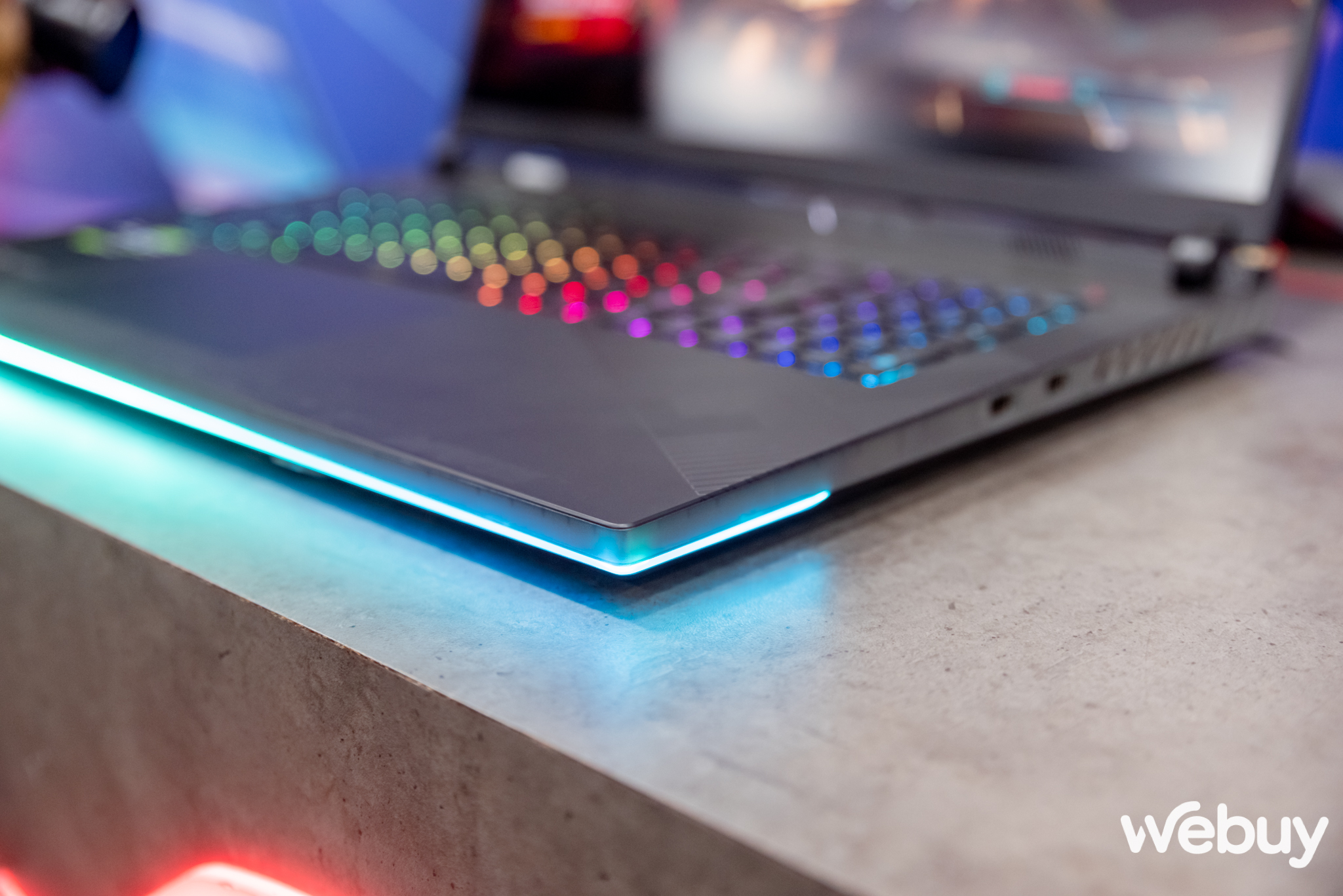 Đầu năm soi &ldquo;qu&aacute;i vật" ASUS ROG Strix SCAR 2024, khủng ở mọi kh&iacute;a cạnh, kh&ocirc;ng phải ai cũng c&oacute; thể thuần dưỡng- Ảnh 6.