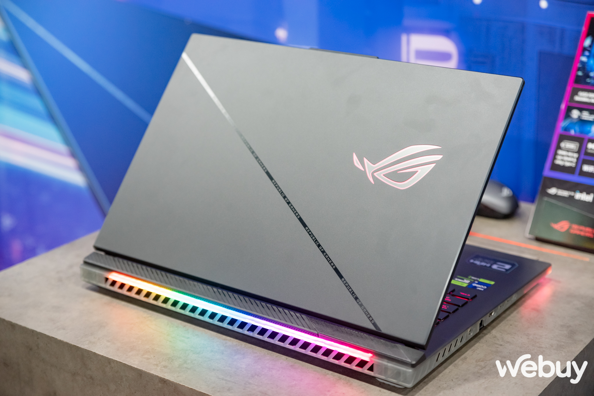 Đầu năm soi &ldquo;qu&aacute;i vật" ASUS ROG Strix SCAR 2024, khủng ở mọi kh&iacute;a cạnh, kh&ocirc;ng phải ai cũng c&oacute; thể thuần dưỡng- Ảnh 2.