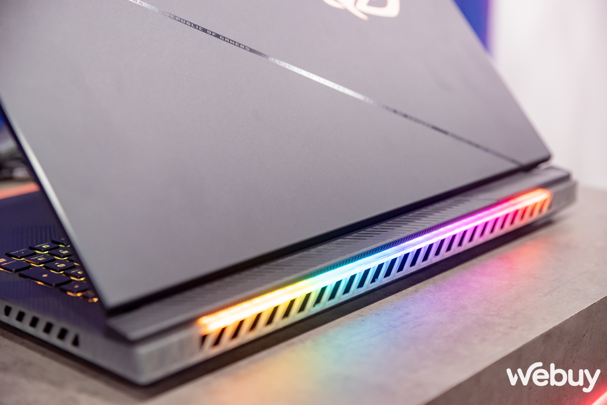 Đầu năm soi &ldquo;qu&aacute;i vật" ASUS ROG Strix SCAR 2024, khủng ở mọi kh&iacute;a cạnh, kh&ocirc;ng phải ai cũng c&oacute; thể thuần dưỡng- Ảnh 5.