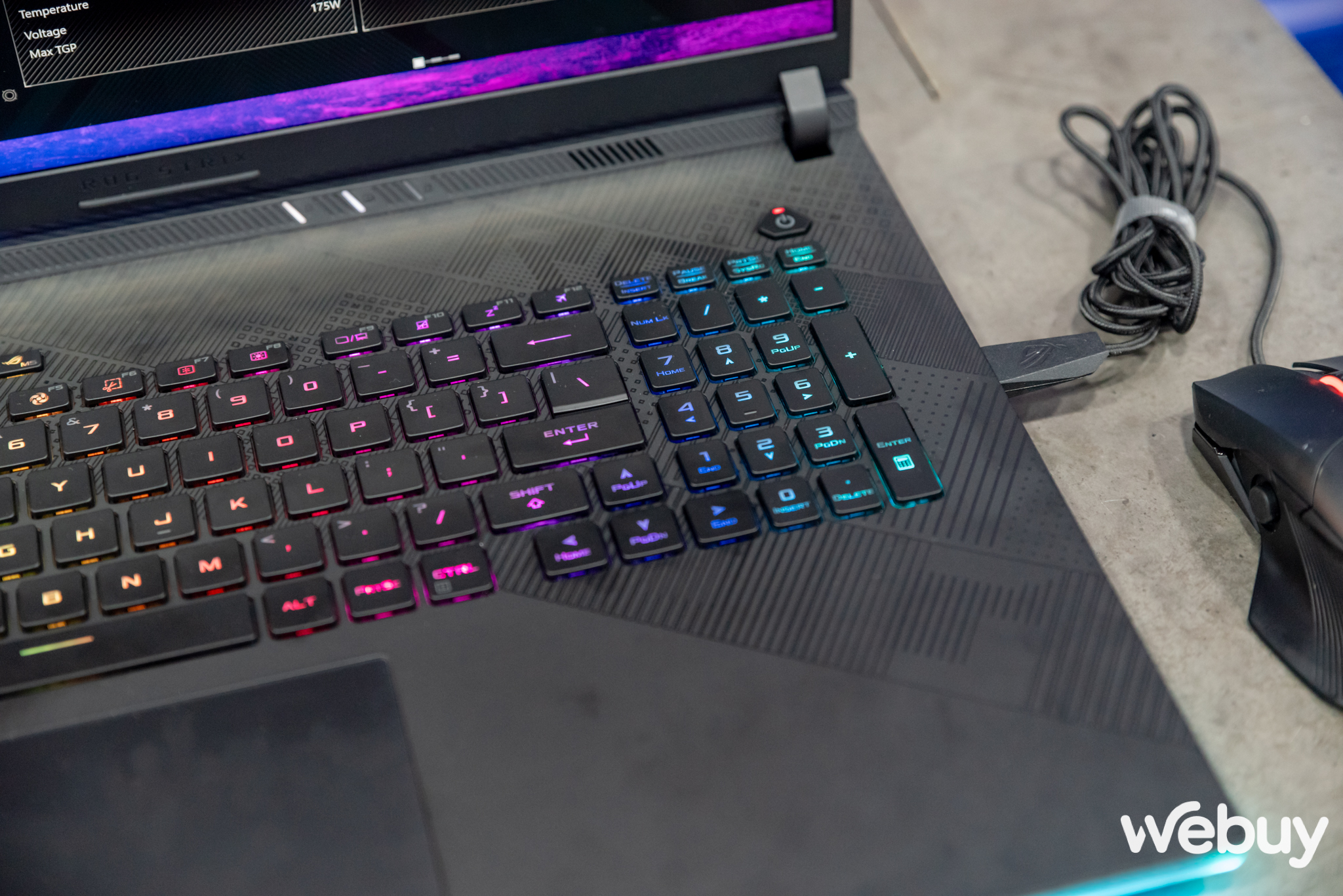 Đầu năm soi &ldquo;qu&aacute;i vật" ASUS ROG Strix SCAR 2024, khủng ở mọi kh&iacute;a cạnh, kh&ocirc;ng phải ai cũng c&oacute; thể thuần dưỡng- Ảnh 3.