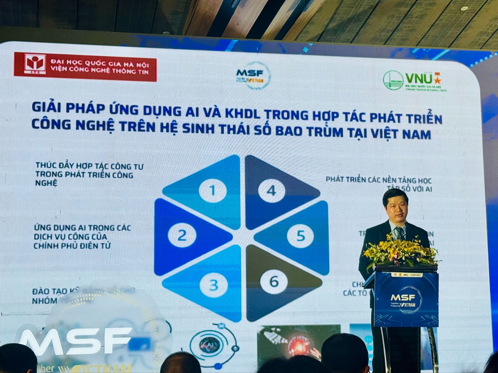 PGS.TS L&ecirc; Ho&agrave;ng Sơn: Hướng tới x&atilde; hội bao tr&ugrave;m số để kh&ocirc;ng ai bị bỏ lại ph&iacute;a sau- Ảnh 2.