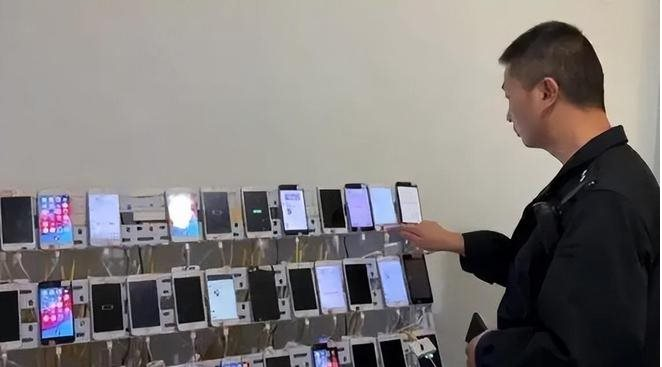 Ph&aacute;t hiện ra hội nh&oacute;m 100.000 người thao t&uacute;ng đ&aacute;nh gi&aacute; của hơn 1.000 gian h&agrave;ng tr&ecirc;n nền tảng TMĐT: Bắt giữ 23 đối tượng, thu hồi lượng tiền mặt lớn- Ảnh 1.