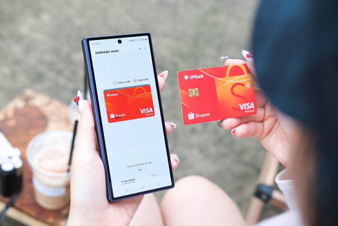 Khi Samsung Wallet kết hợp với m&agrave;n h&igrave;nh ngo&agrave;i Z series: Một chạm thanh to&aacute;n, an to&agrave;n mọi tiện &iacute;ch- Ảnh 1.