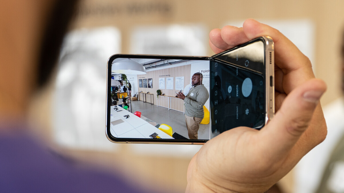 Chuyển sang d&ugrave;ng điện thoại gập, đ&acirc;y l&agrave; 2 t&iacute;nh năng khiến người d&ugrave;ng kh&oacute; quay về d&ugrave;ng điện thoại thanh- Ảnh 1.