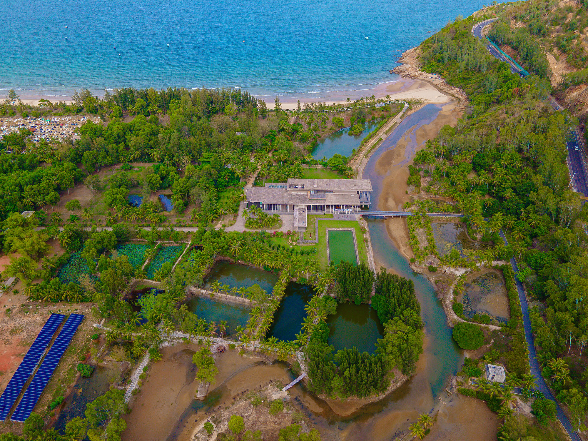 Đại lộ khoa học đầu tiên ở Việt Nam: Đầu tư trăm tỷ làm mô hình vũ trụ, FPT rót nghìn tỷ làm tổ hợp công nghệ cho 20.000 người- Ảnh 4. Đại lộ khoa học đầu tiên ở Việt Nam: Đầu tư trăm tỷ làm mô hình vũ trụ, FPT rót nghìn tỷ làm tổ hợp công nghệ cho 20.000 người- Ảnh 4.