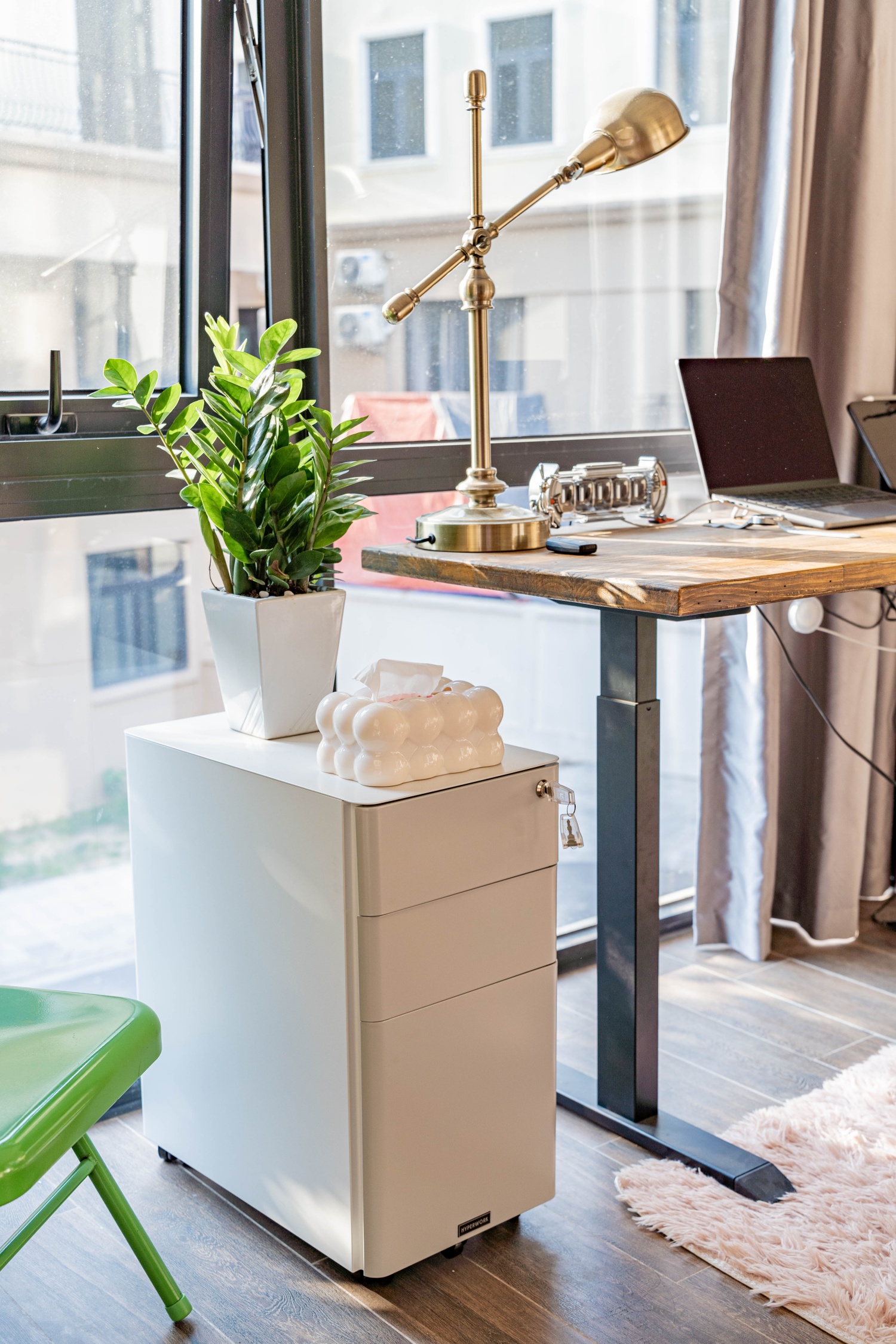 Cô gái Hà Nội đam mê decor góc làm việc tại nhà: Xinh xắn điệu đà nhưng vẫn nhiều công năng, có cả chỗ ngồi chill như quán cà phê- Ảnh 13. Cô gái Hà Nội đam mê decor góc làm việc tại nhà: Xinh xắn điệu đà nhưng vẫn nhiều công năng, có cả chỗ ngồi chill như quán cà phê- Ảnh 13.