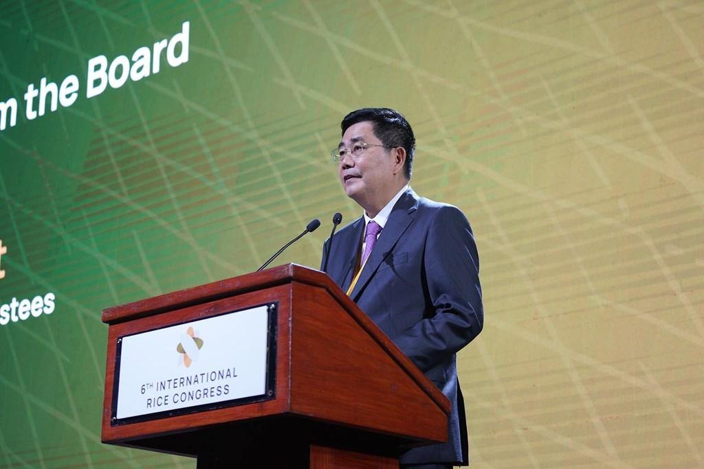 Thảo luận với VinFast, chuy&ecirc;n gia kiệt xuất về c&ocirc;ng nghệ pin chia sẻ: "T&ocirc;i nhận thấy kh&ocirc;ng thể t&igrave;m thấy một đội ngũ tốt hơn để hợp t&aacute;c!"- Ảnh 2.