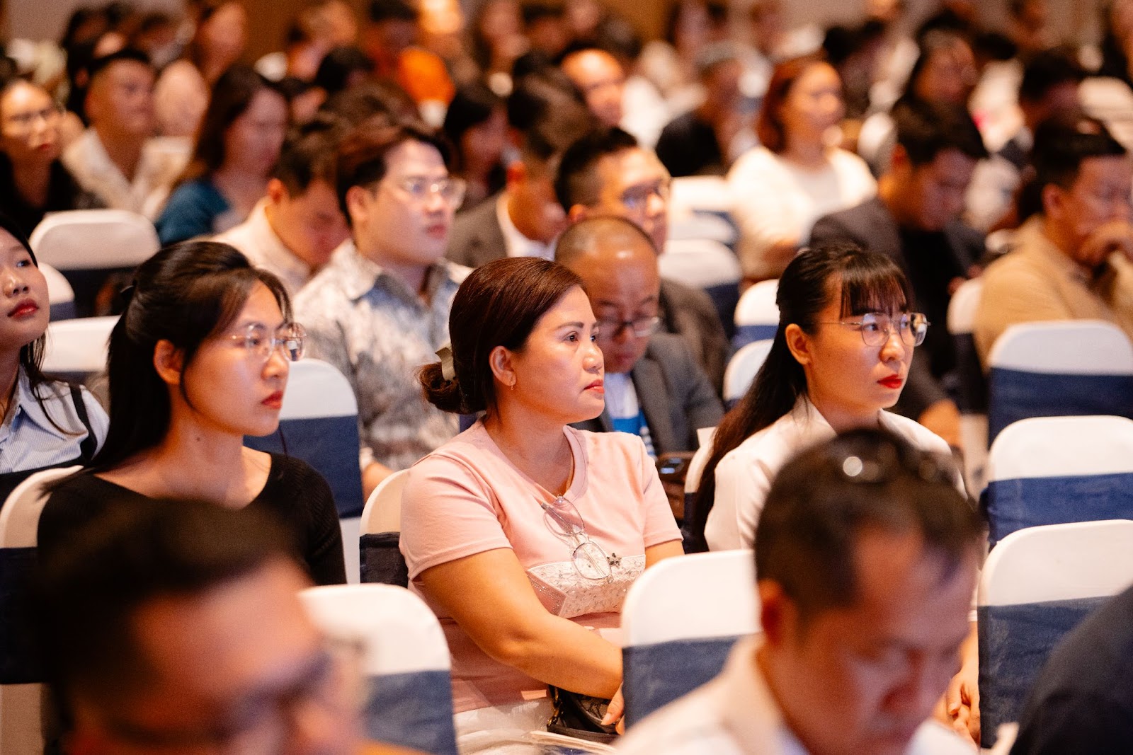 Bức tranh ti&ecirc;u d&ugrave;ng TMĐT mới nhất: Nh&oacute;m kh&aacute;ch h&agrave;ng ch&iacute;nh đ&atilde; ngo&agrave;i 30, thu nhập hộ gia đ&igrave;nh tr&ecirc;n 15 triệu, mua h&agrave;ng thiết yếu để &ldquo;t&iacute;ch trữ&rdquo;- Ảnh 4.